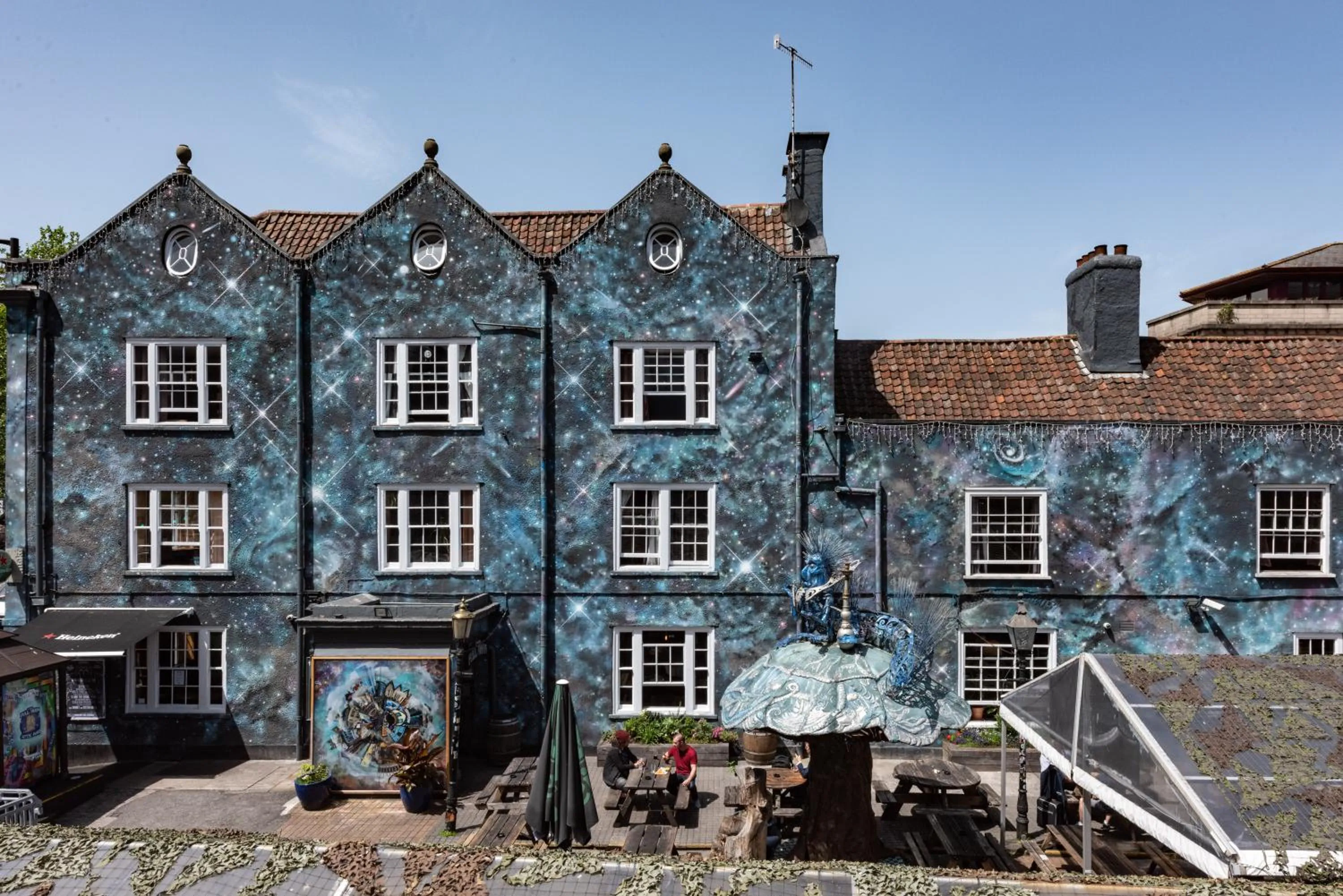 Property building in The Full Moon Backpackers