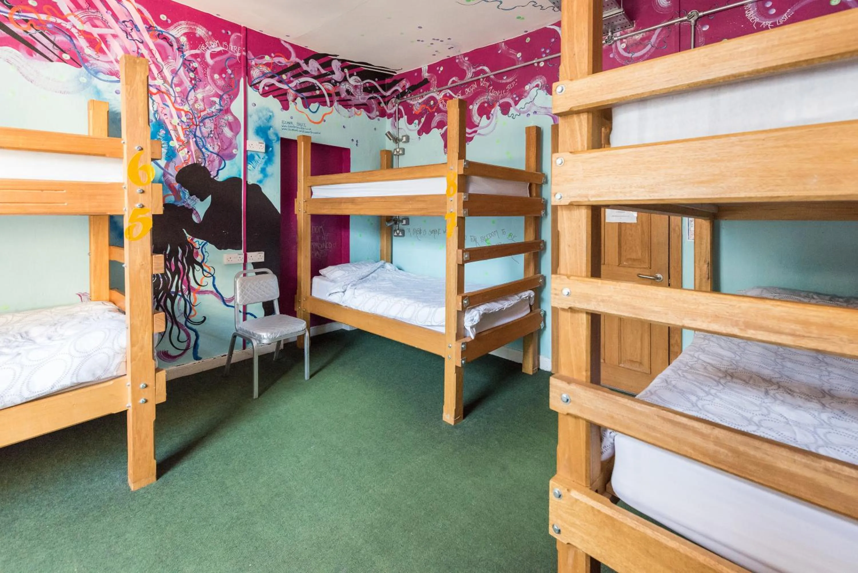 Bedroom, Bed in The Full Moon Backpackers