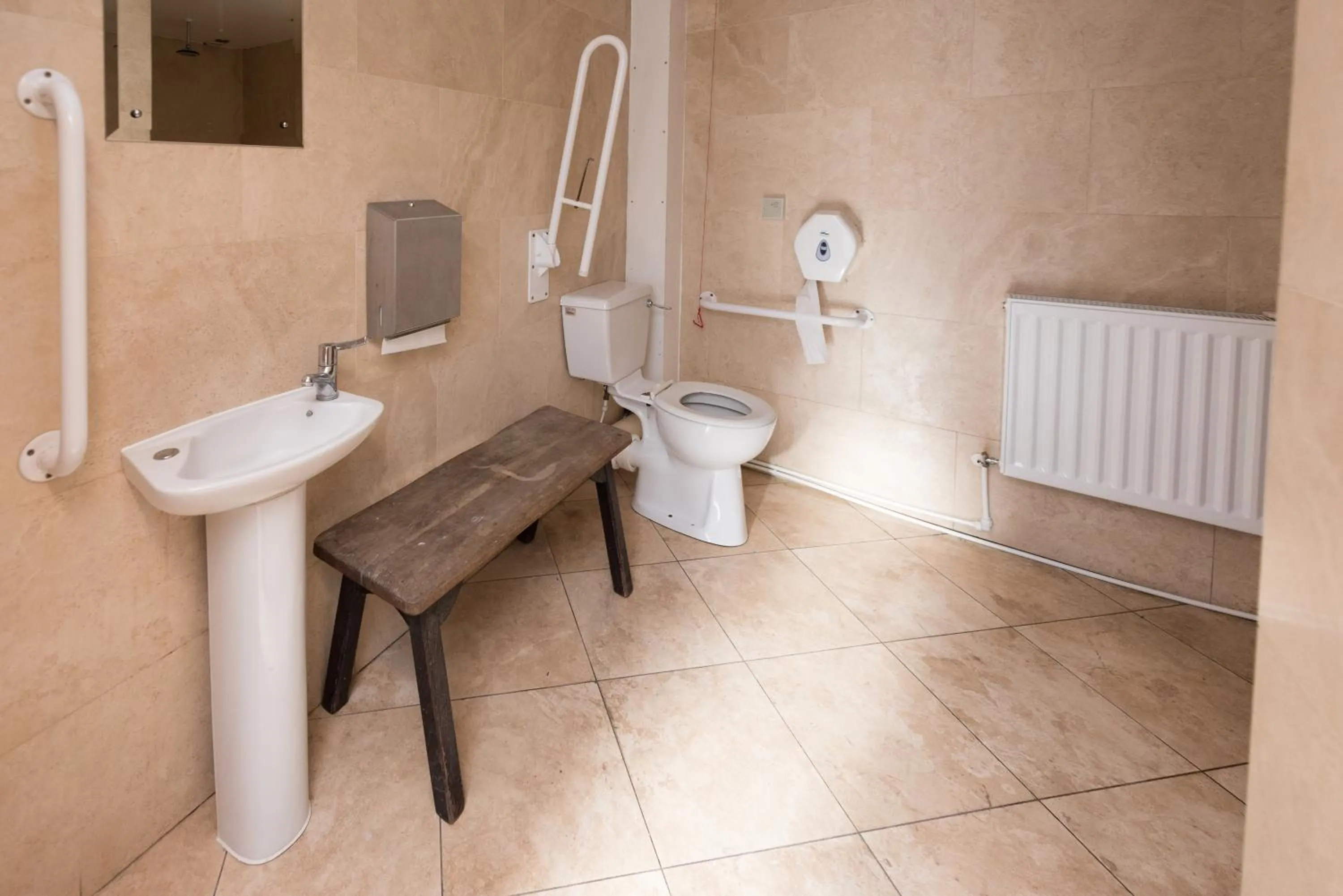 Bathroom in The Full Moon Backpackers