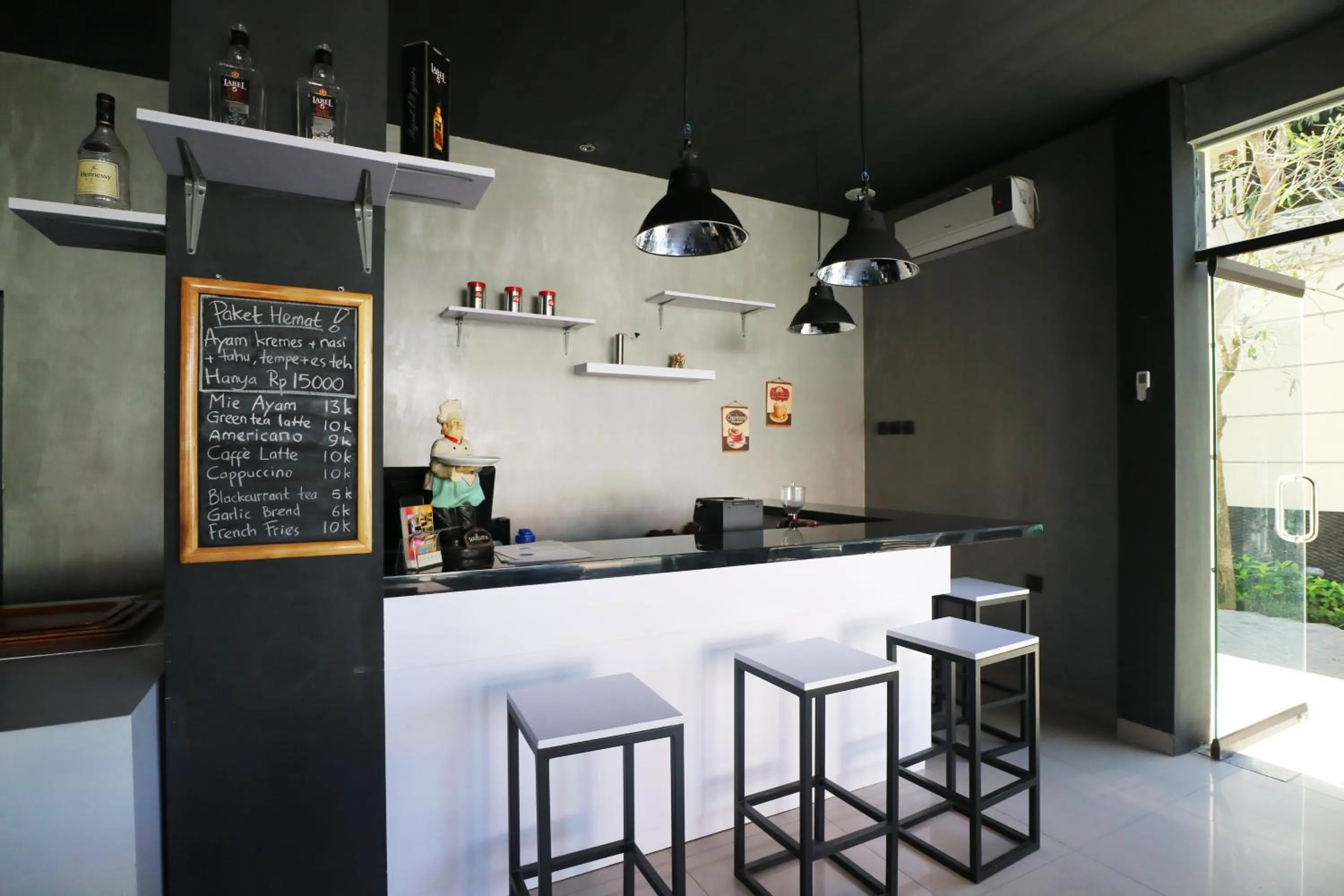 Restaurant/places to eat in Dee Mansion Bali