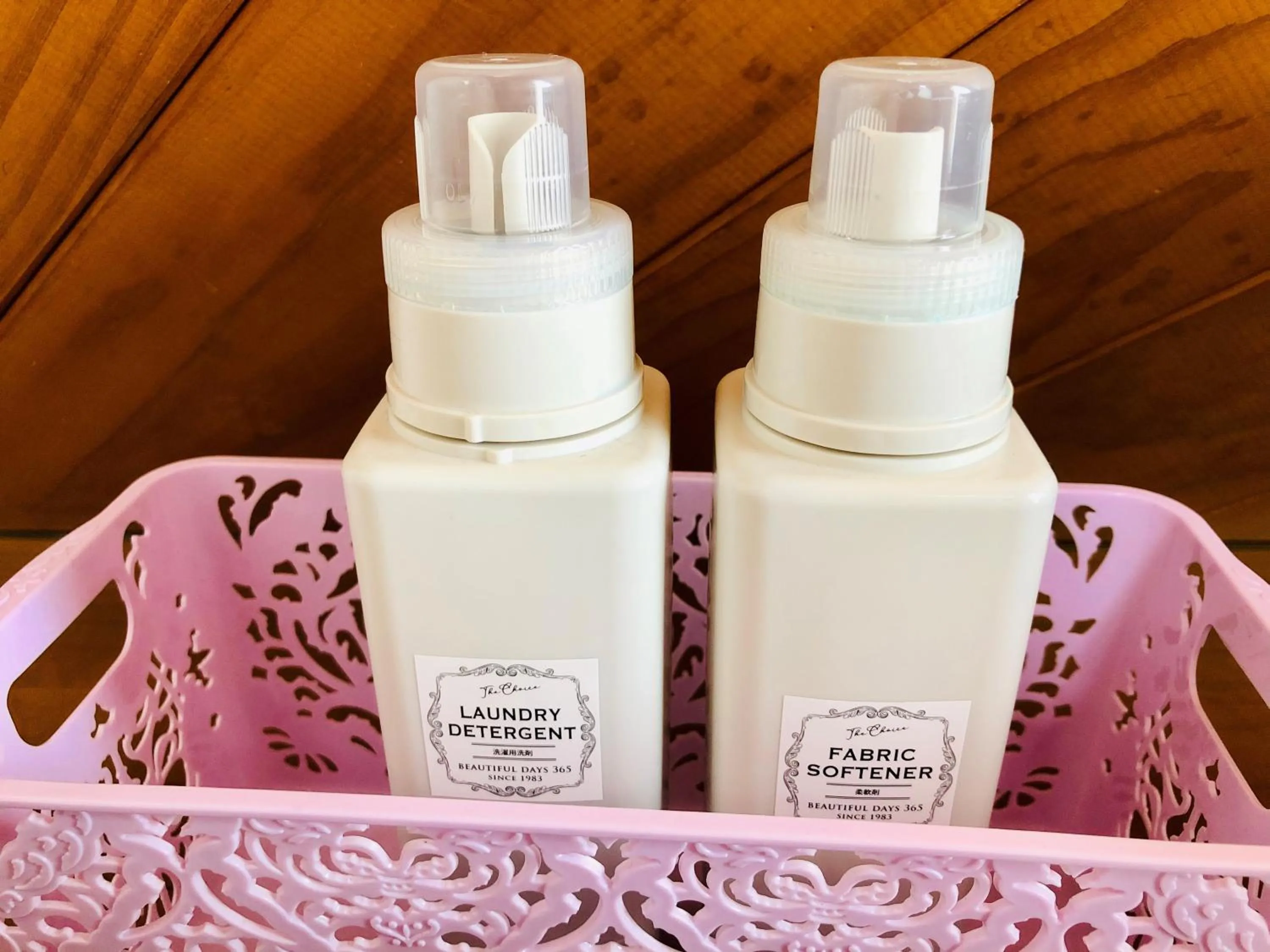 Decorative detail in Sea Breeze