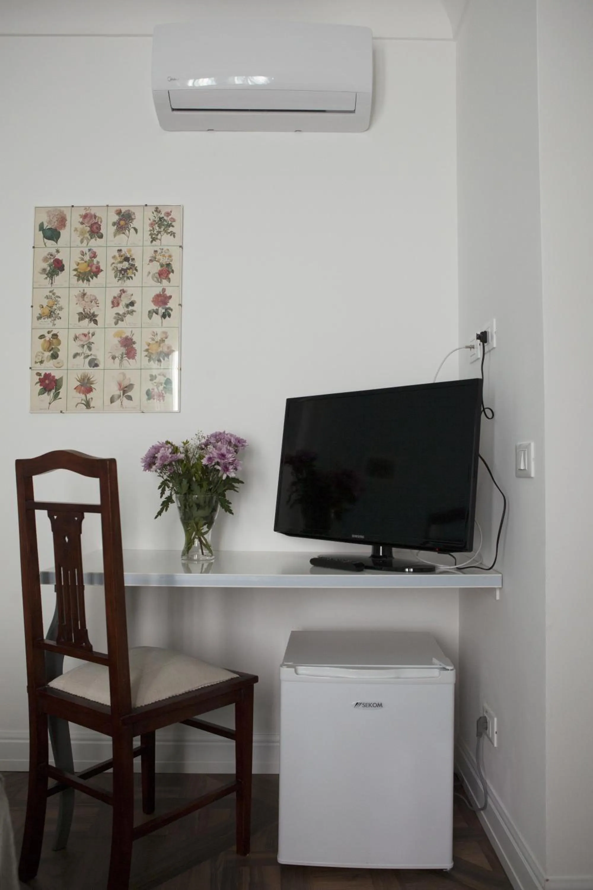 Photo of the whole room in Demetra Rooms