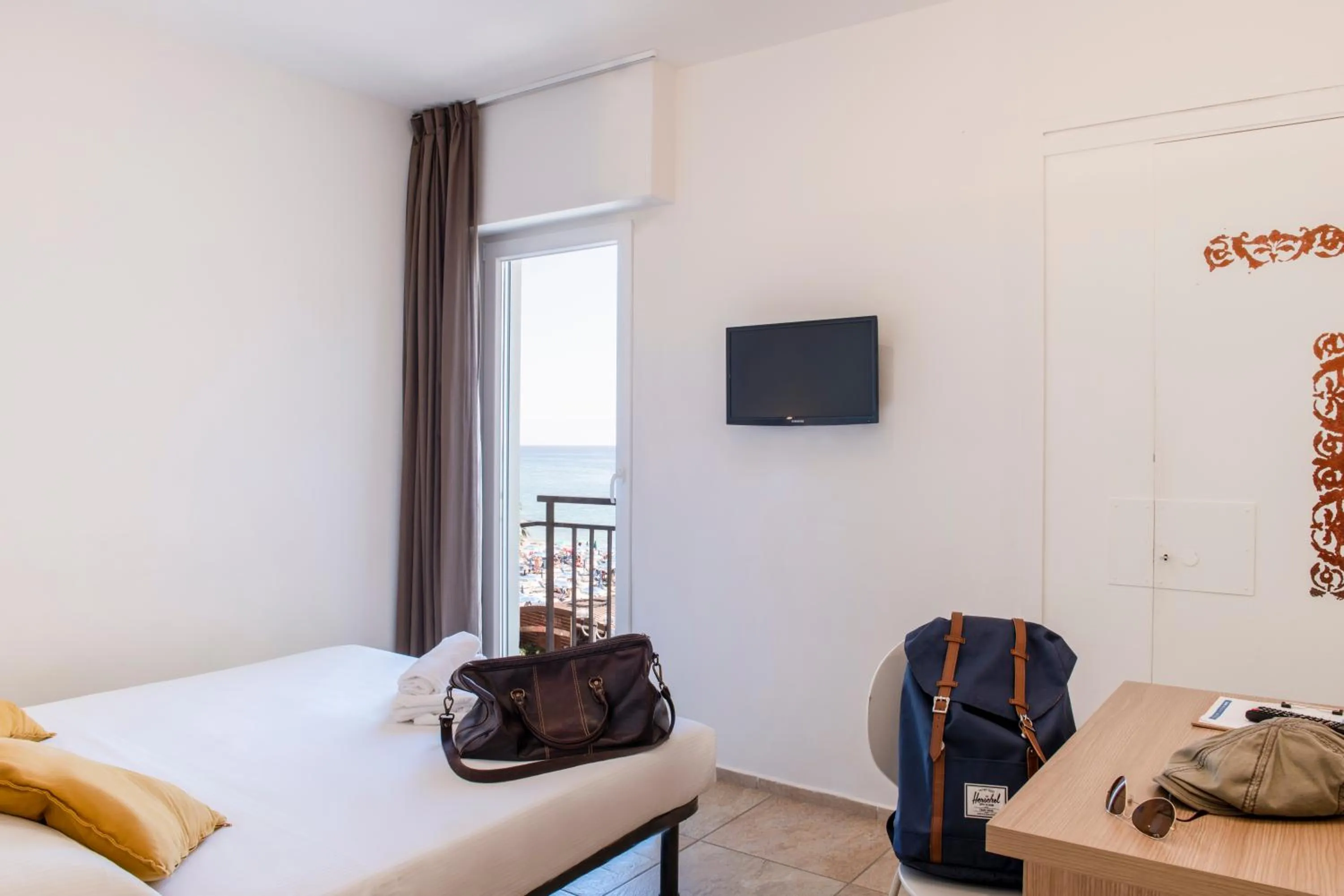 Photo of the whole room, Bed in Hotel Jolly Roger