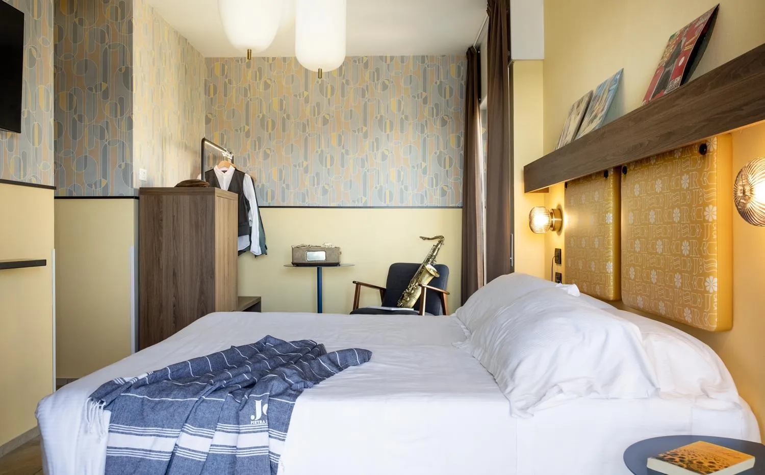 Photo of the whole room, Bed in Hotel Jolly Roger