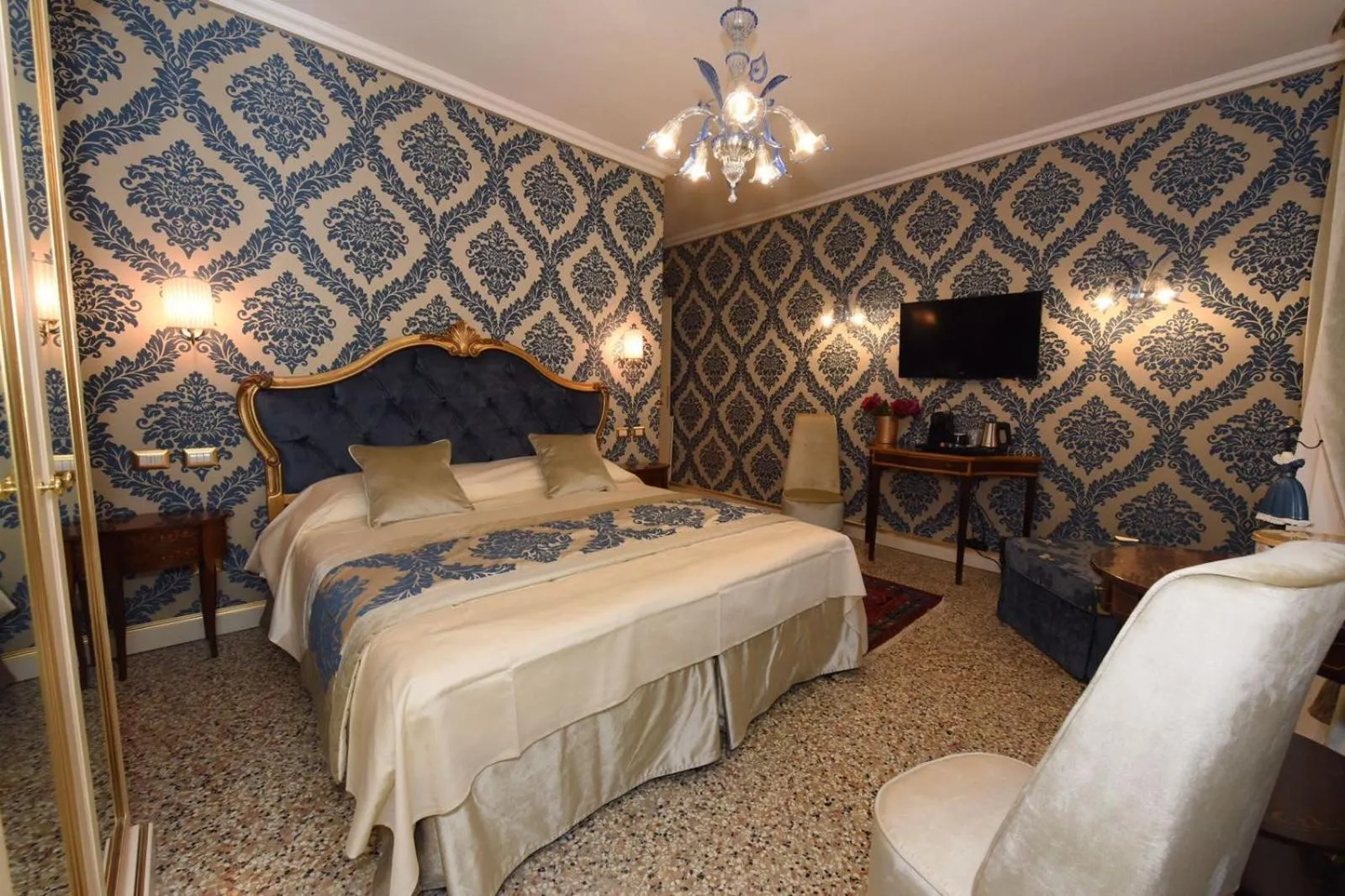 Photo of the whole room, Bed in 40.17 SAN MARCO