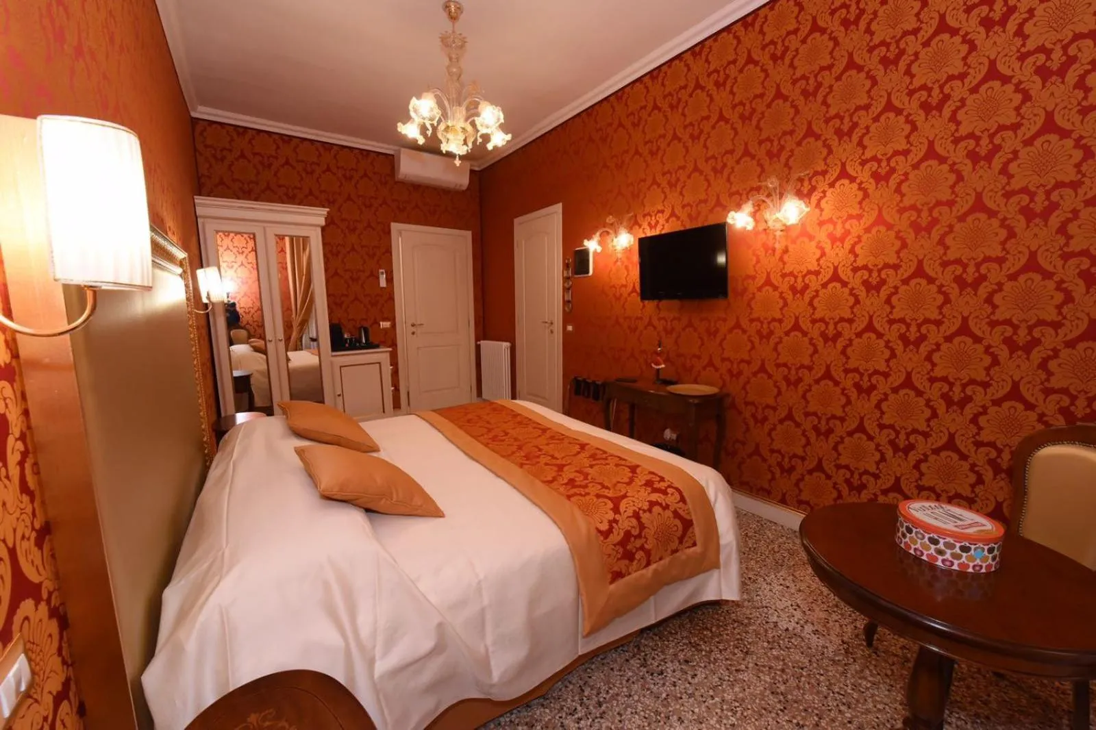 Photo of the whole room, Bed in 40.17 SAN MARCO