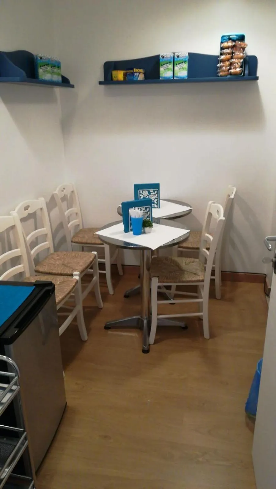 Kitchen or kitchenette in B&B Una Rotonda sul mare