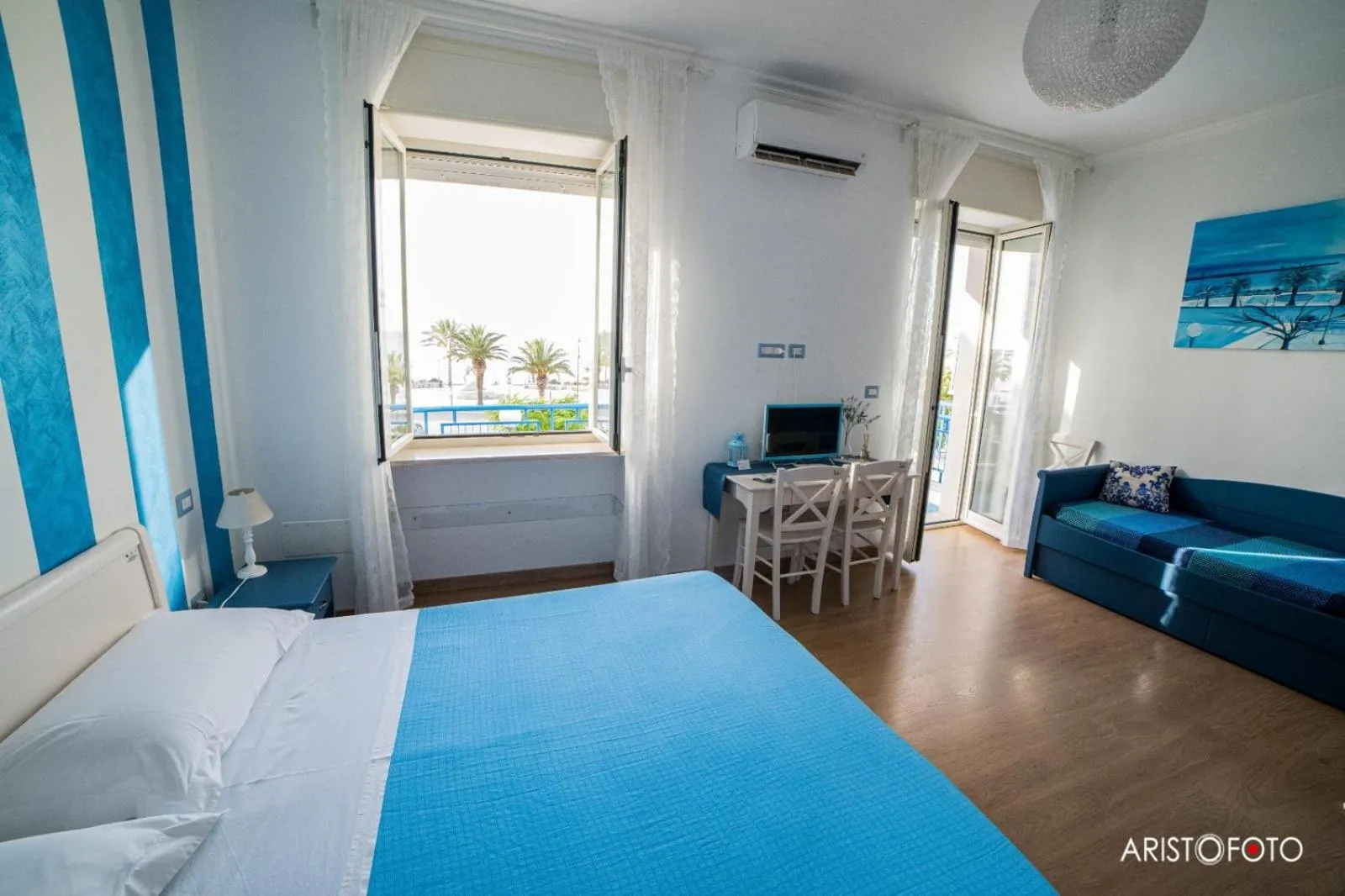 Bed in B&B Una Rotonda sul mare