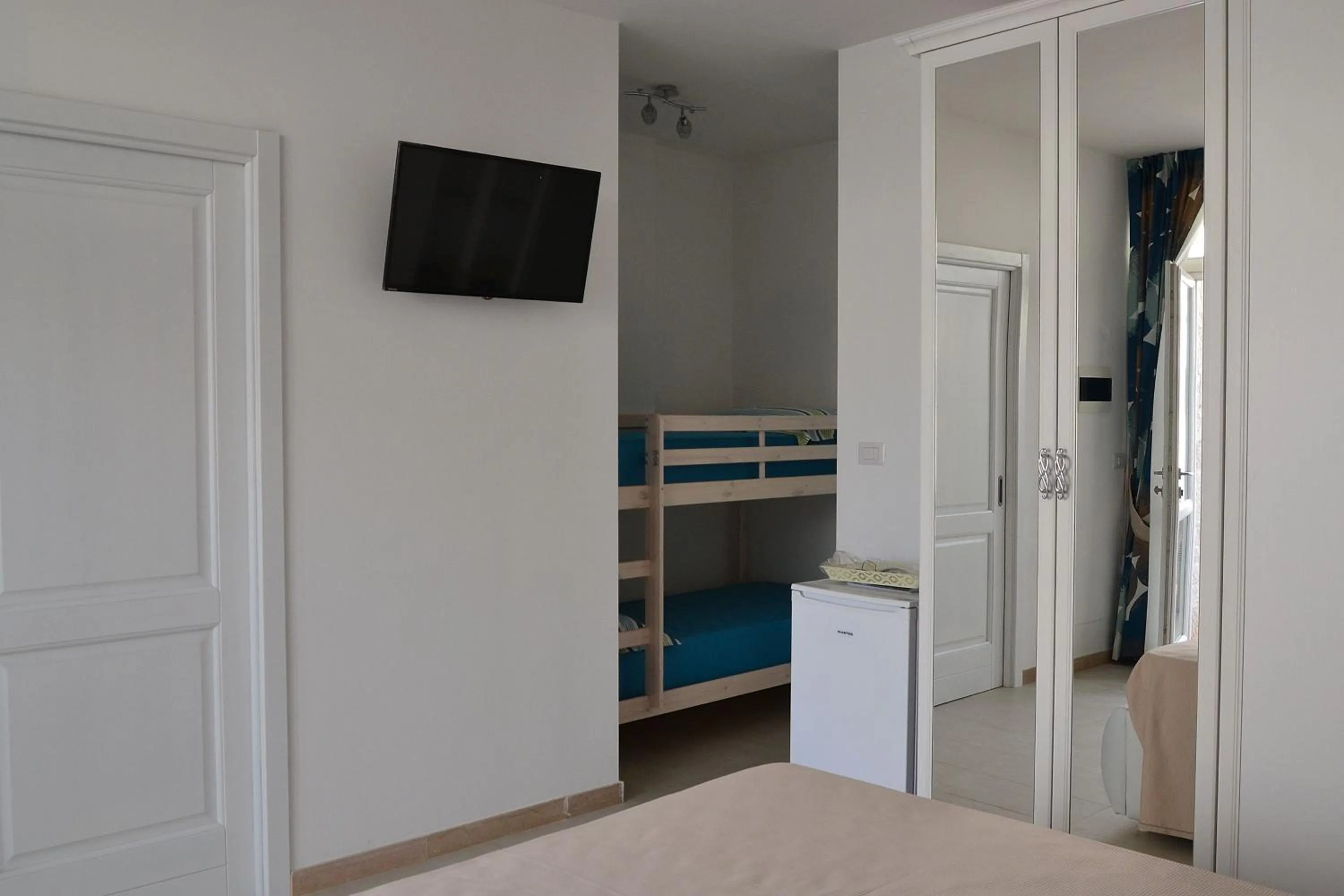 TV and multimedia, Bed in Dimora Porto Contessa