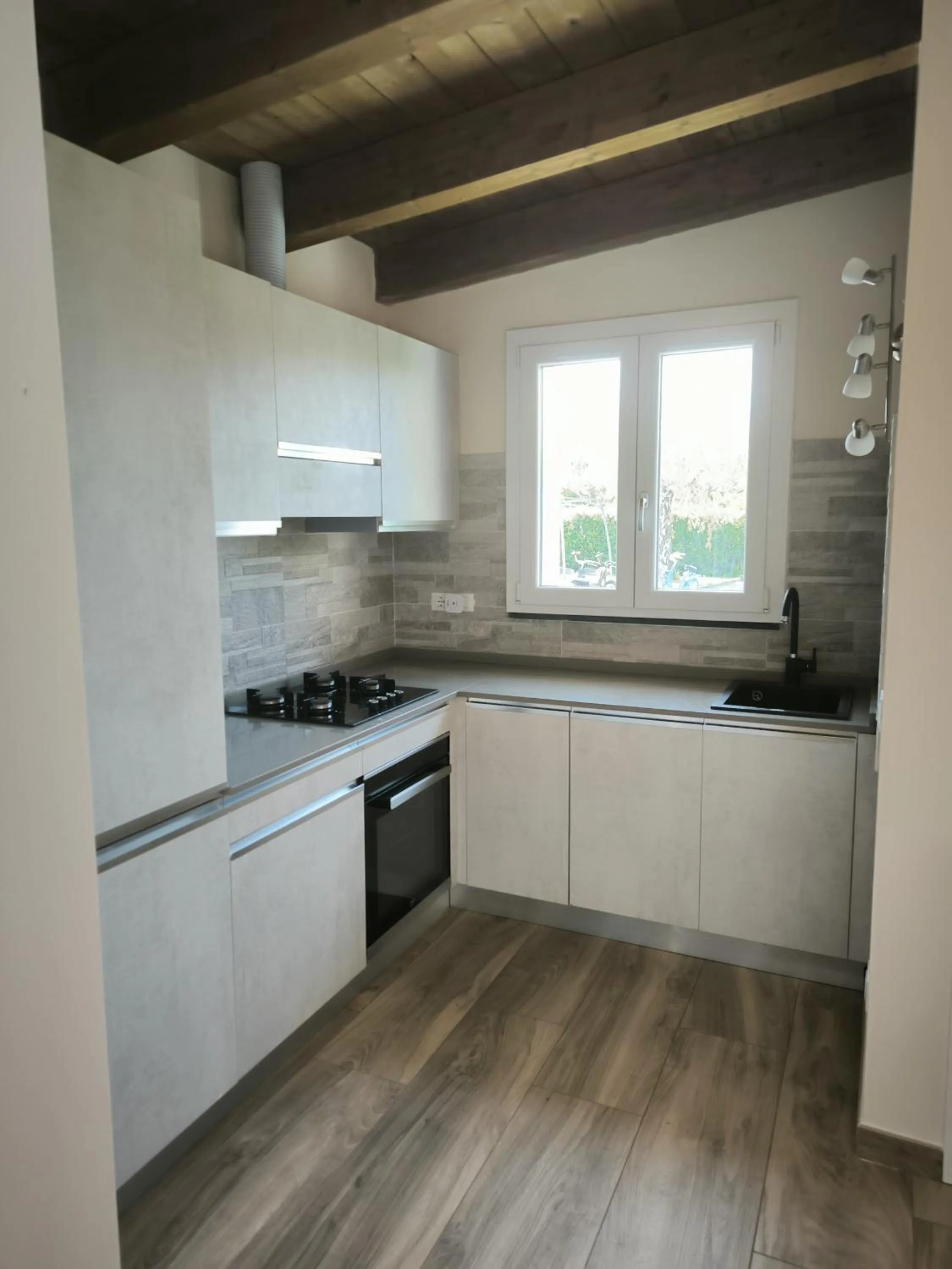 Kitchen or kitchenette in La Mimosa Chic