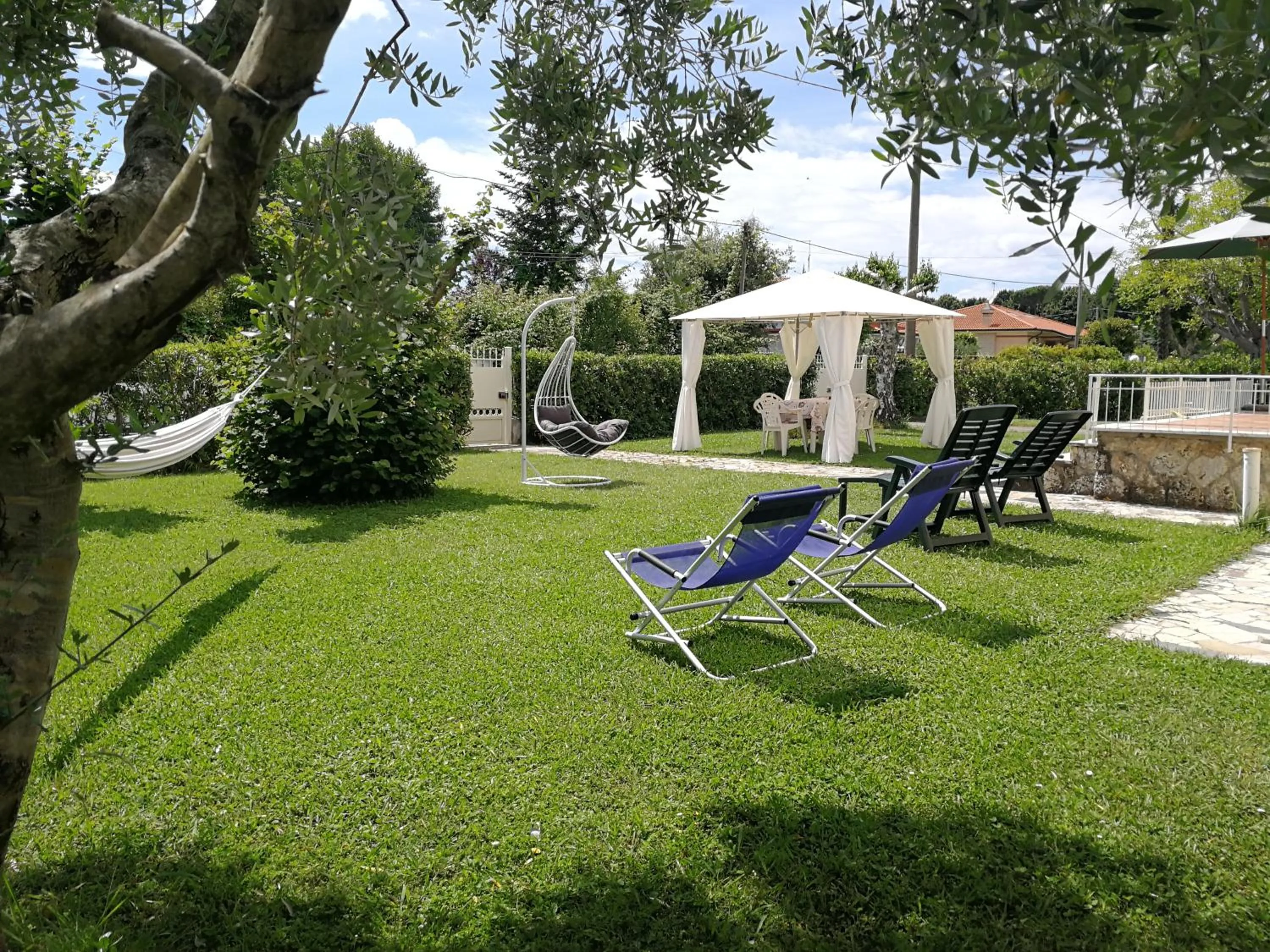 Garden in La Mimosa Chic