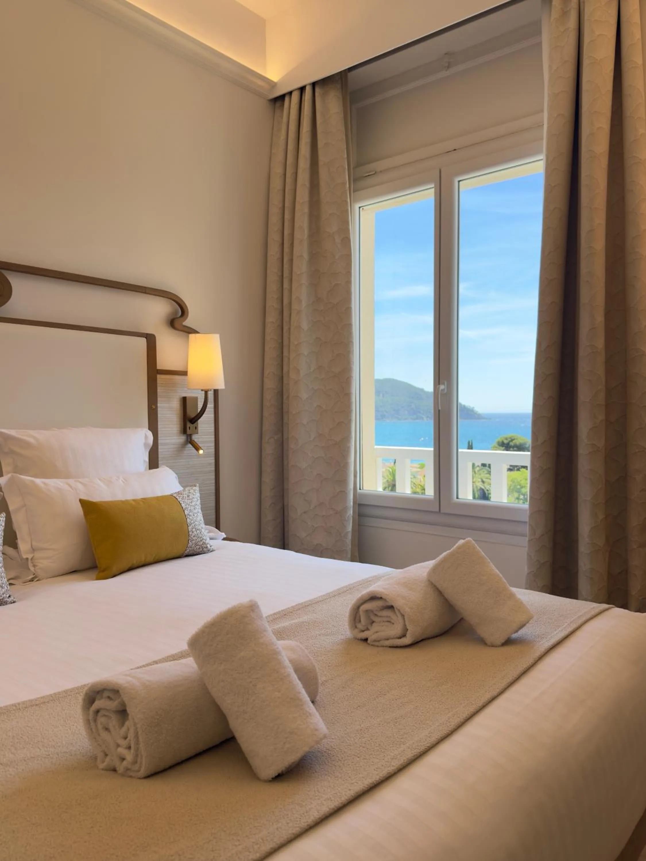 Bedroom, Bed in Grand Hotel Des Lecques; BW Signature Collection