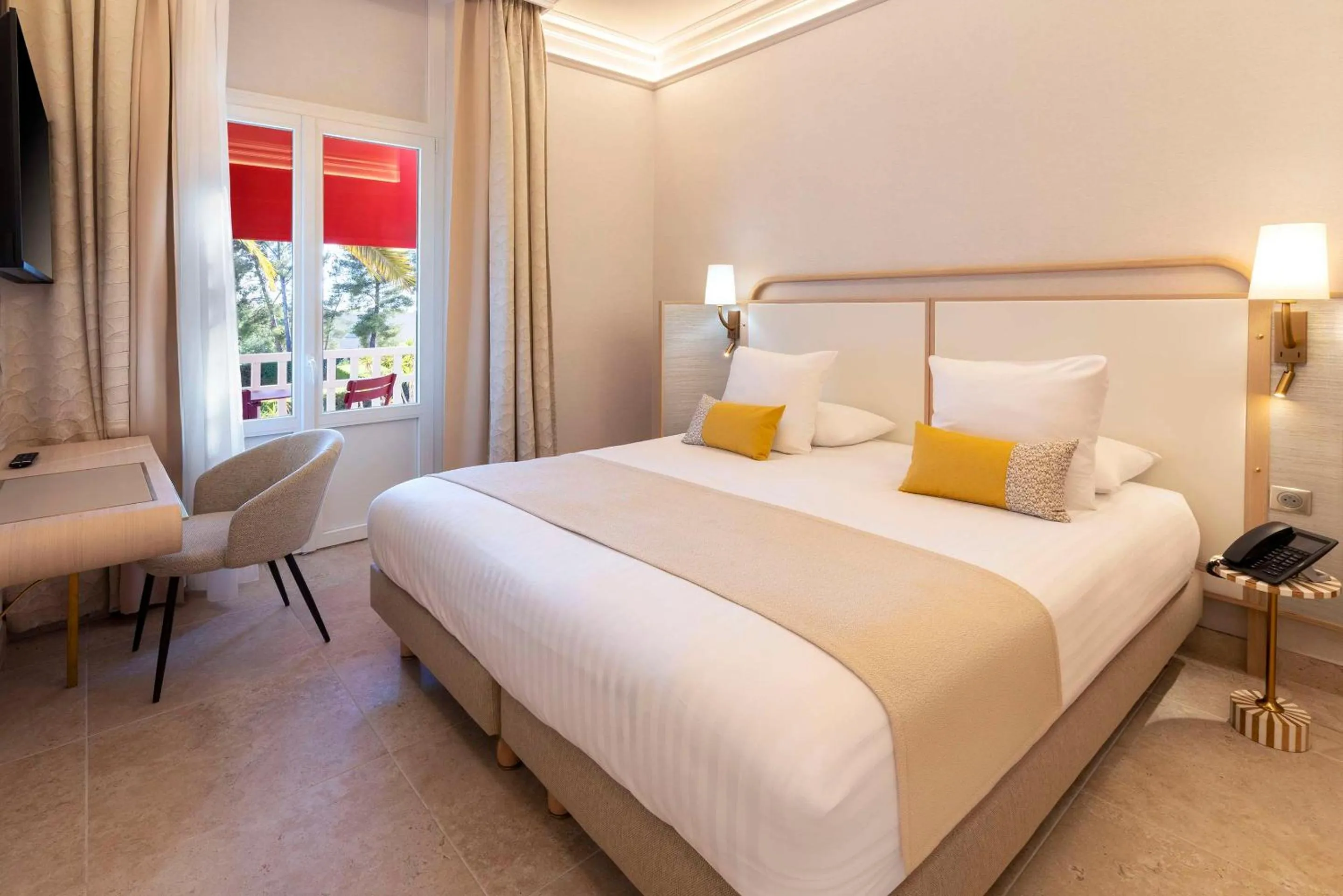 Bed in Grand Hotel Des Lecques; BW Signature Collection