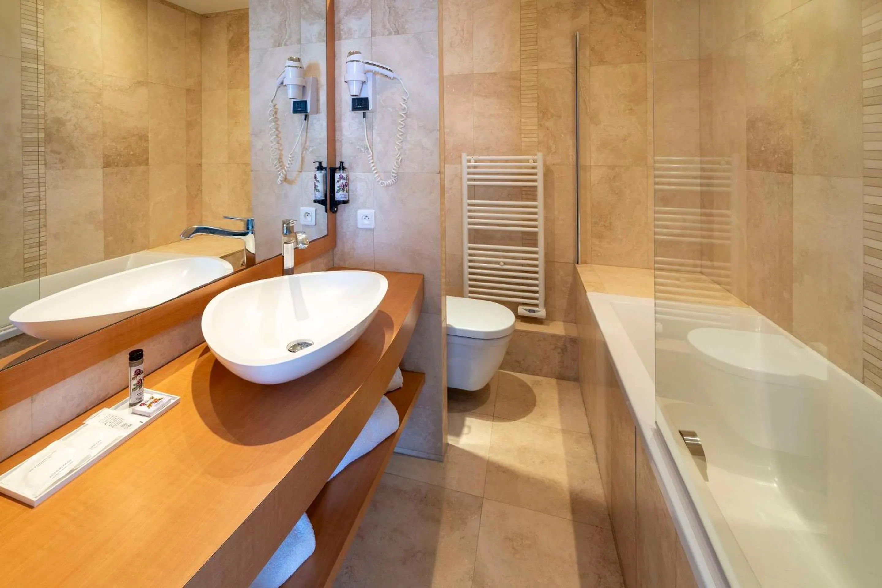 Shower in Grand Hotel Des Lecques; BW Signature Collection