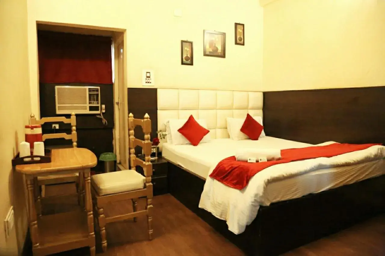 Queen Room in Hotel Holideiinn Queen Room in Hotel Holideiinn