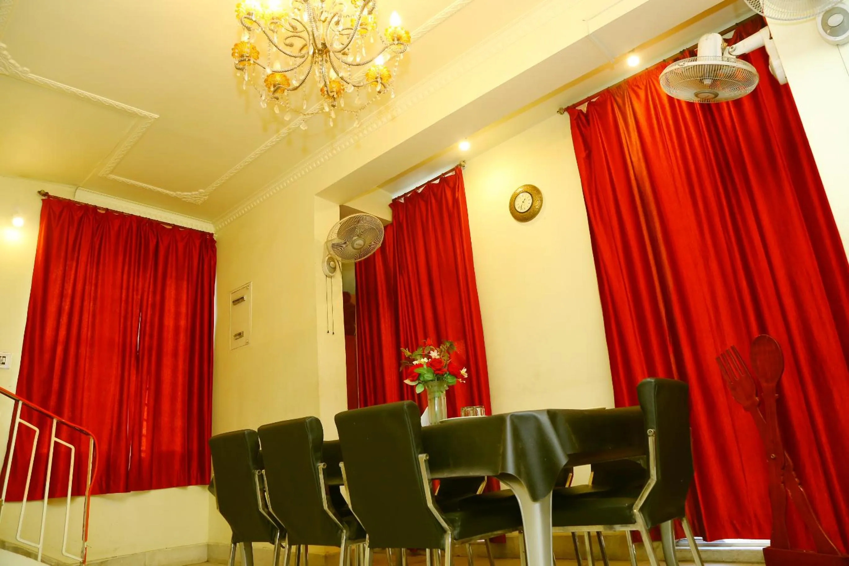 Dining area in Hotel Holideiinn