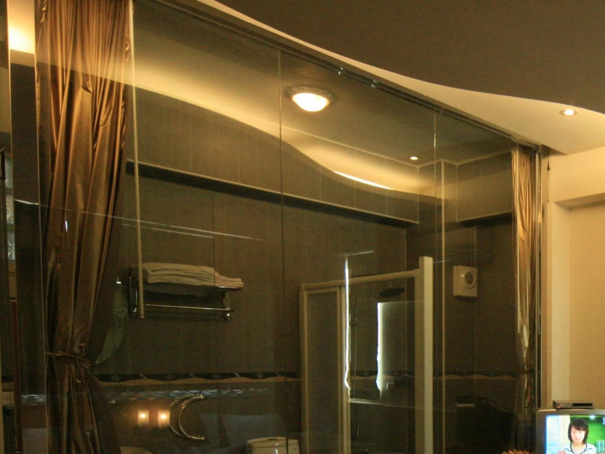 Decorative detail in Ri Yue Hu Pan Resort