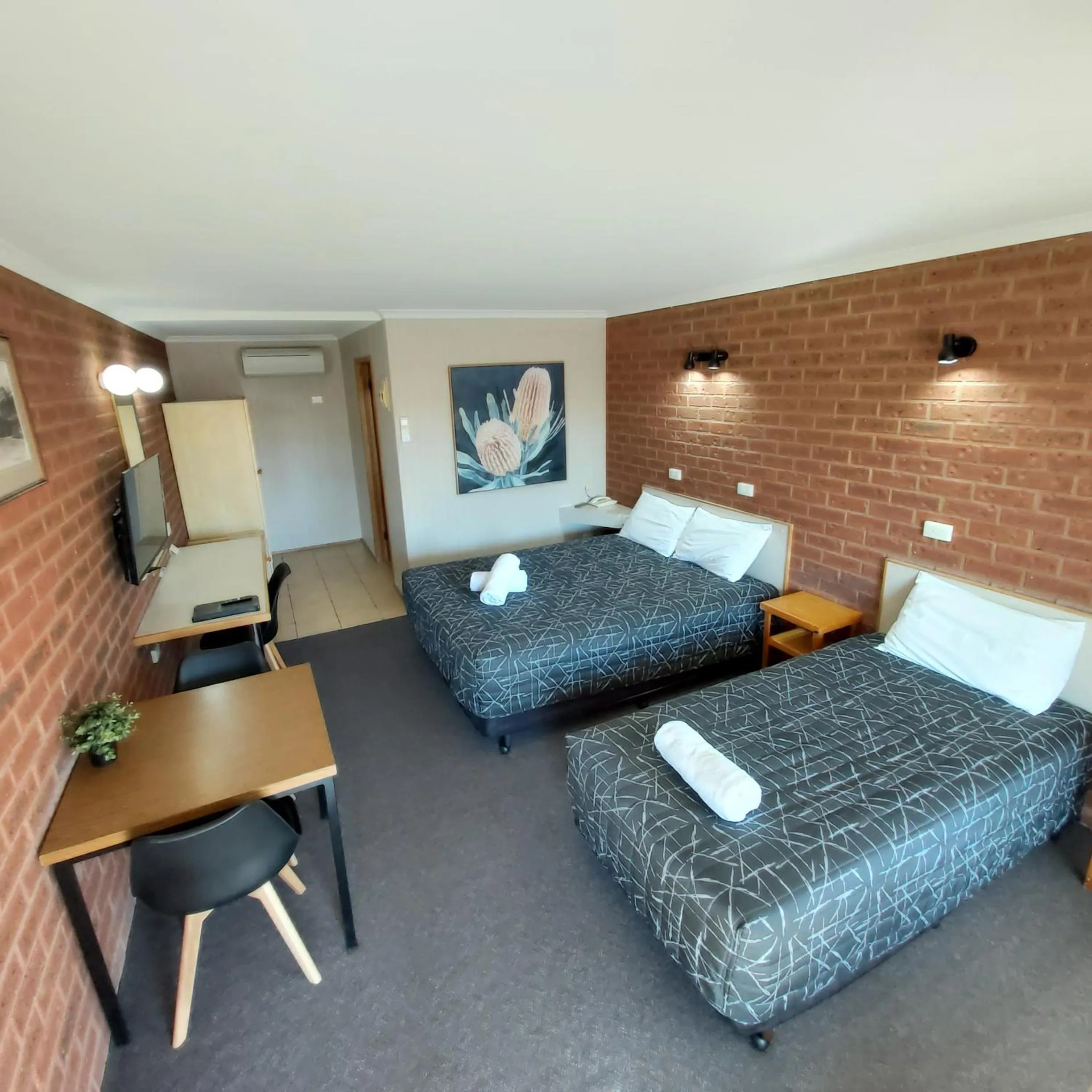 Bedroom in Country Mile Motor Inn