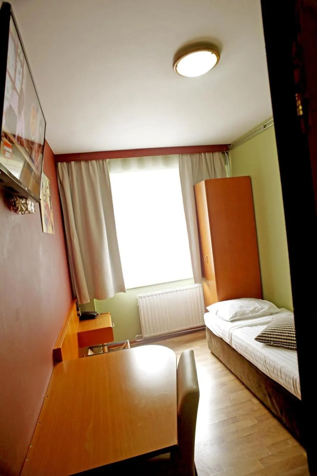 Photo of the whole room, TV/Entertainment Center in Albert Hotel