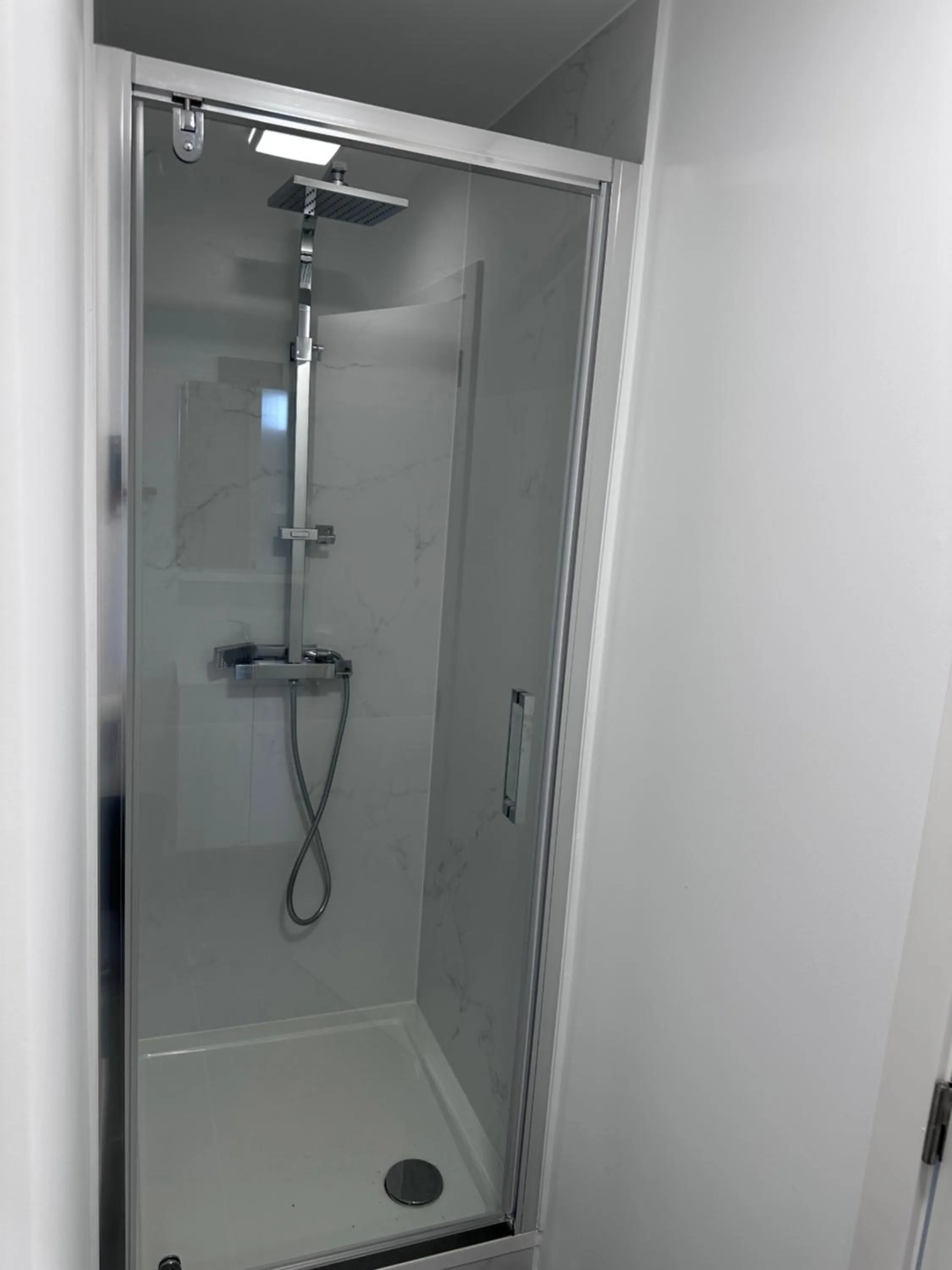 Shower in Hotel Albert