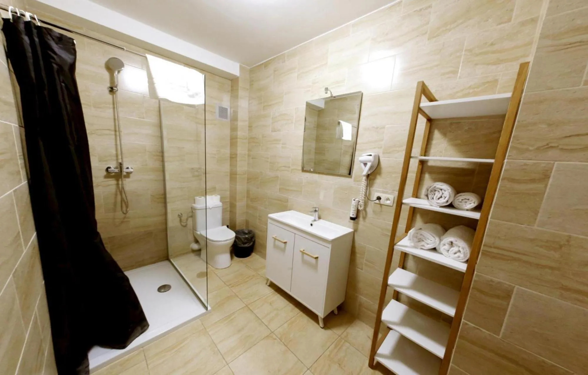 Bathroom in Albert Hotel