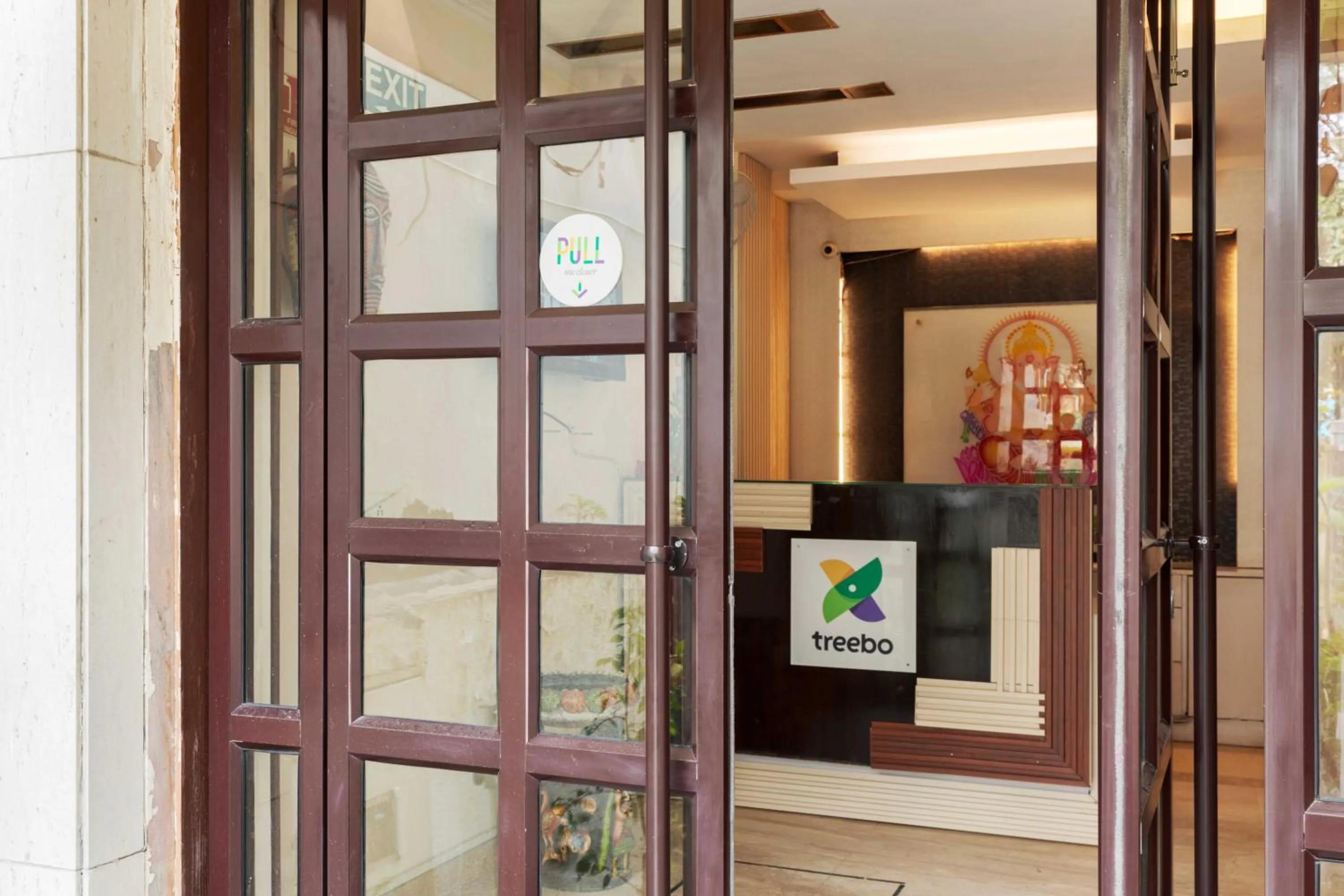 Lobby or reception in Treebo White Castle, Gurgaon