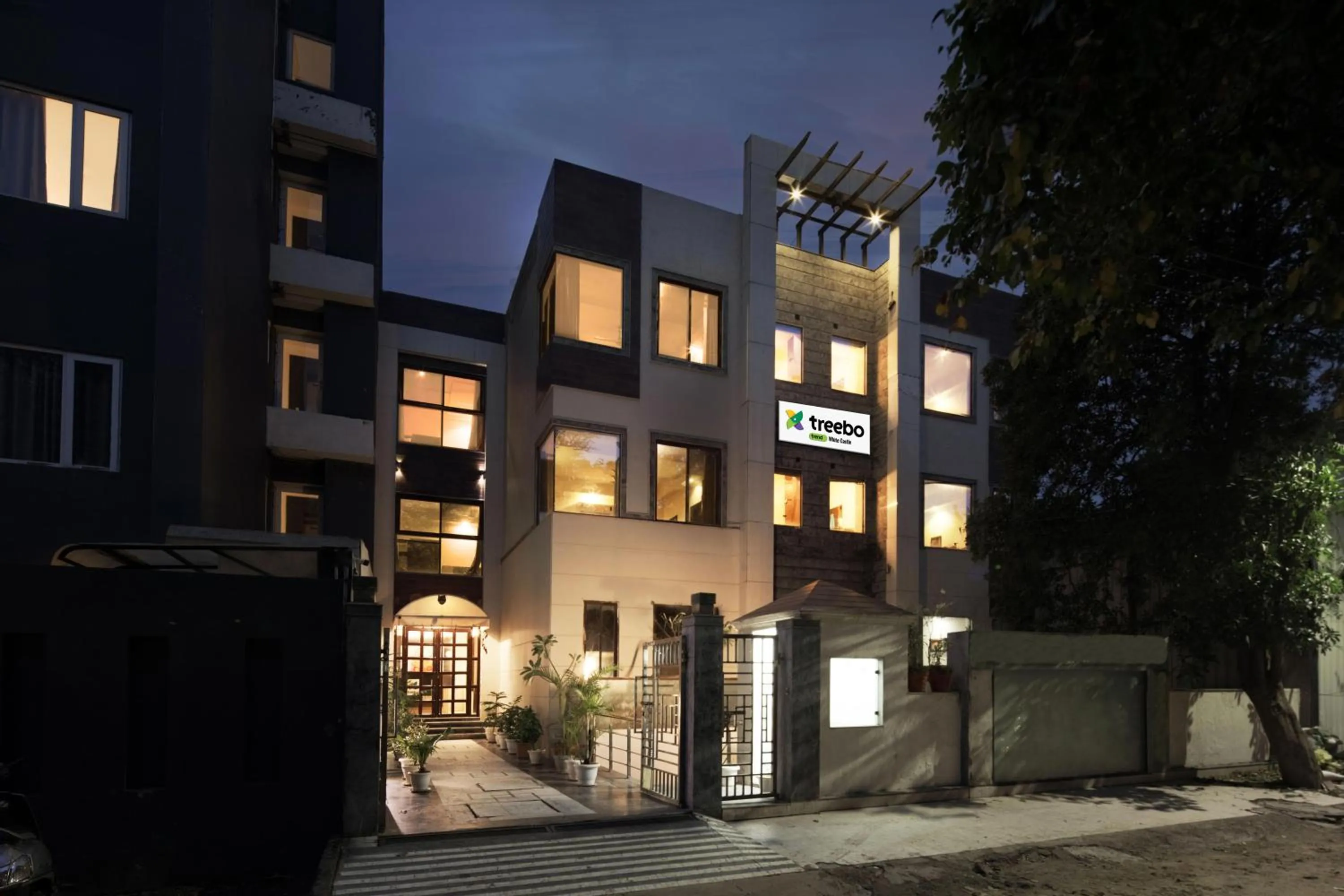 Facade/entrance in Treebo White Castle, Gurgaon