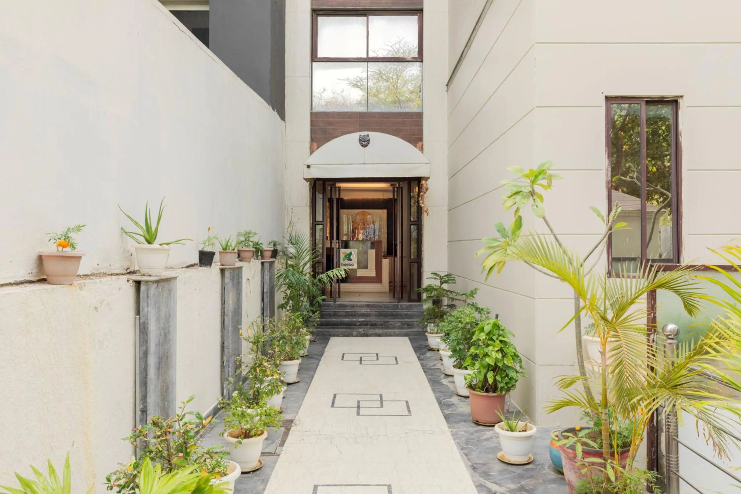 Facade/entrance in Treebo White Castle, Gurgaon