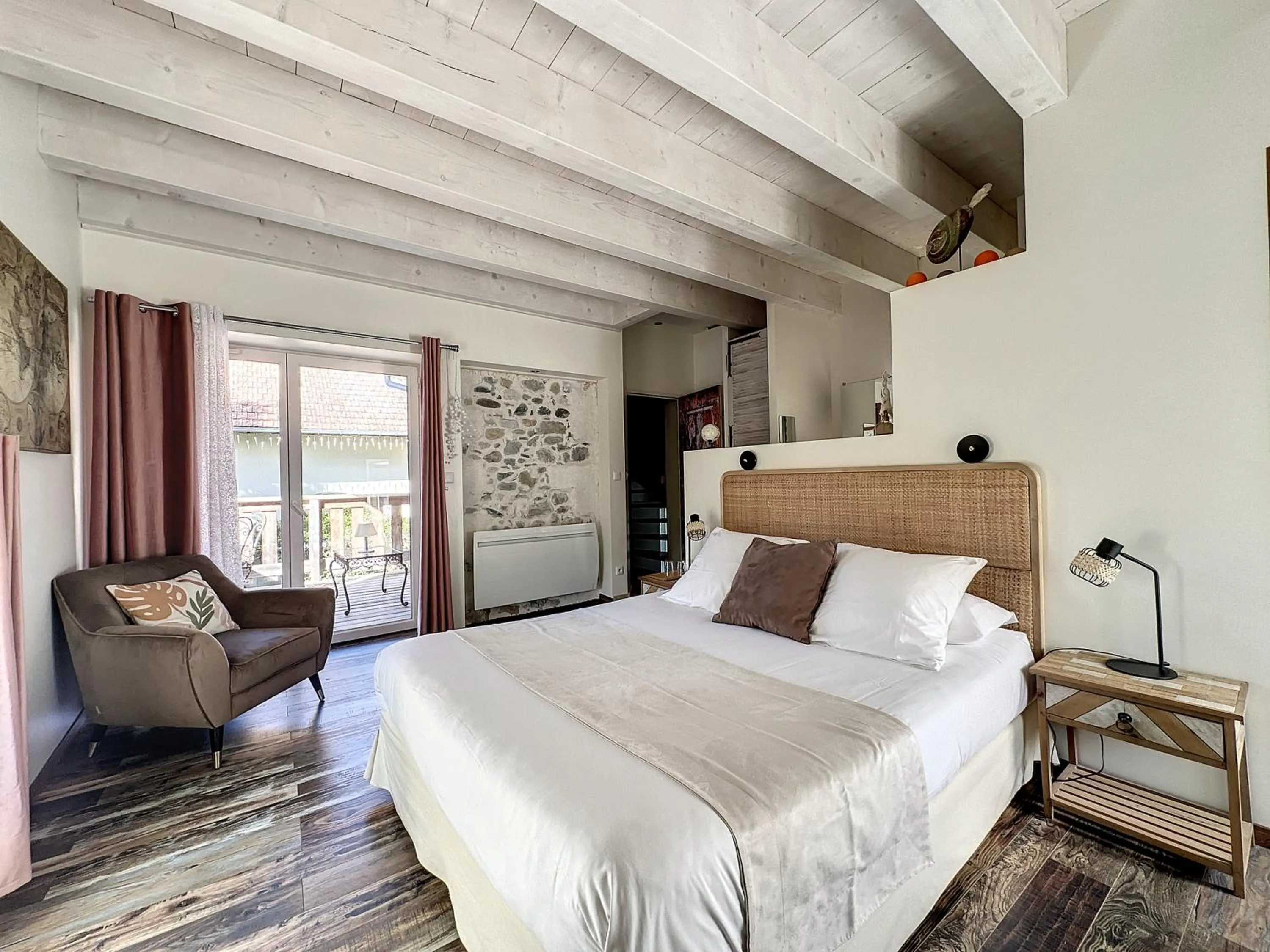 Photo of the whole room, Bed in Antre Lacs