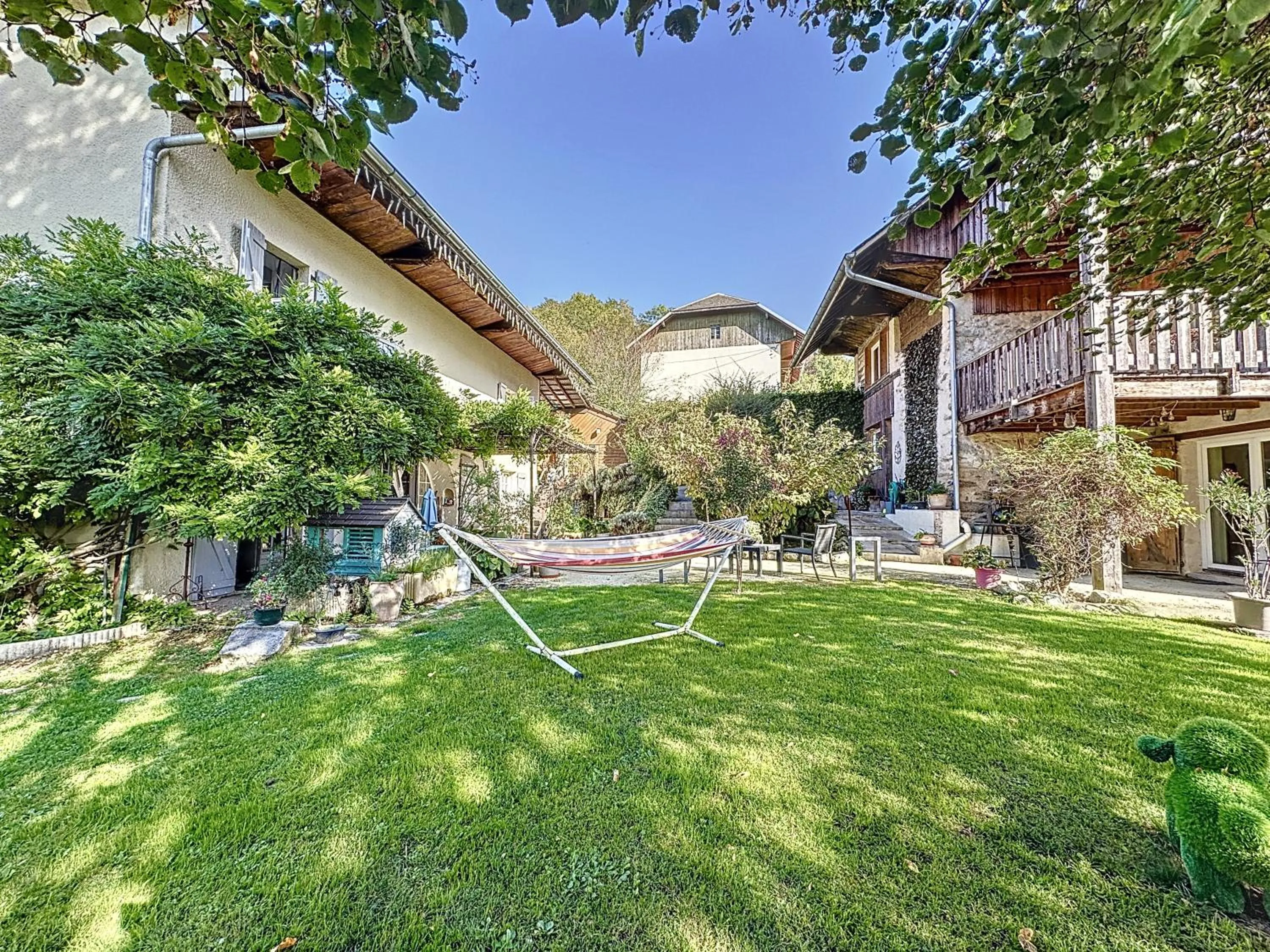 Garden in Antre Lacs