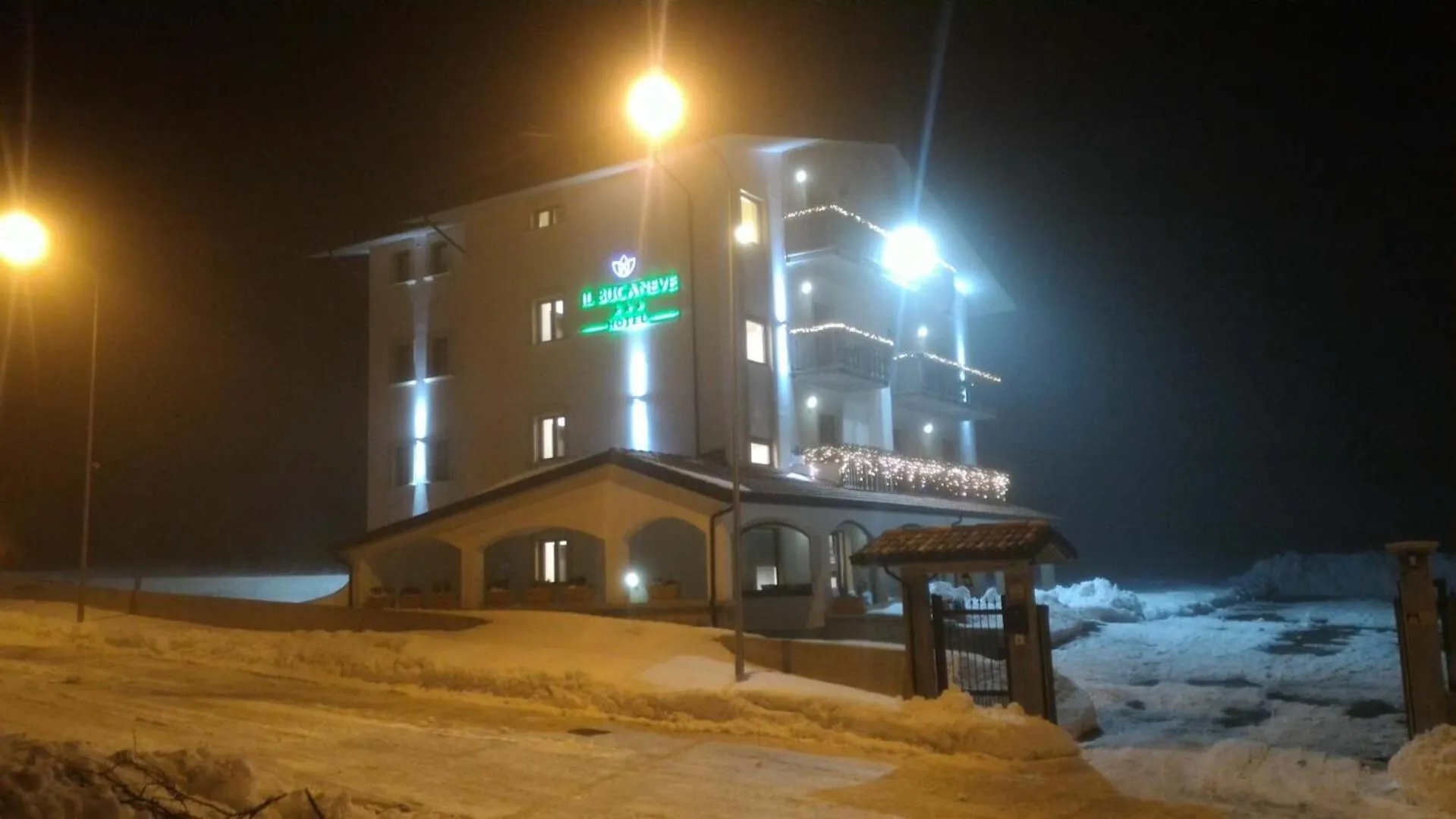 Facade/entrance in Hotel Il Bucaneve