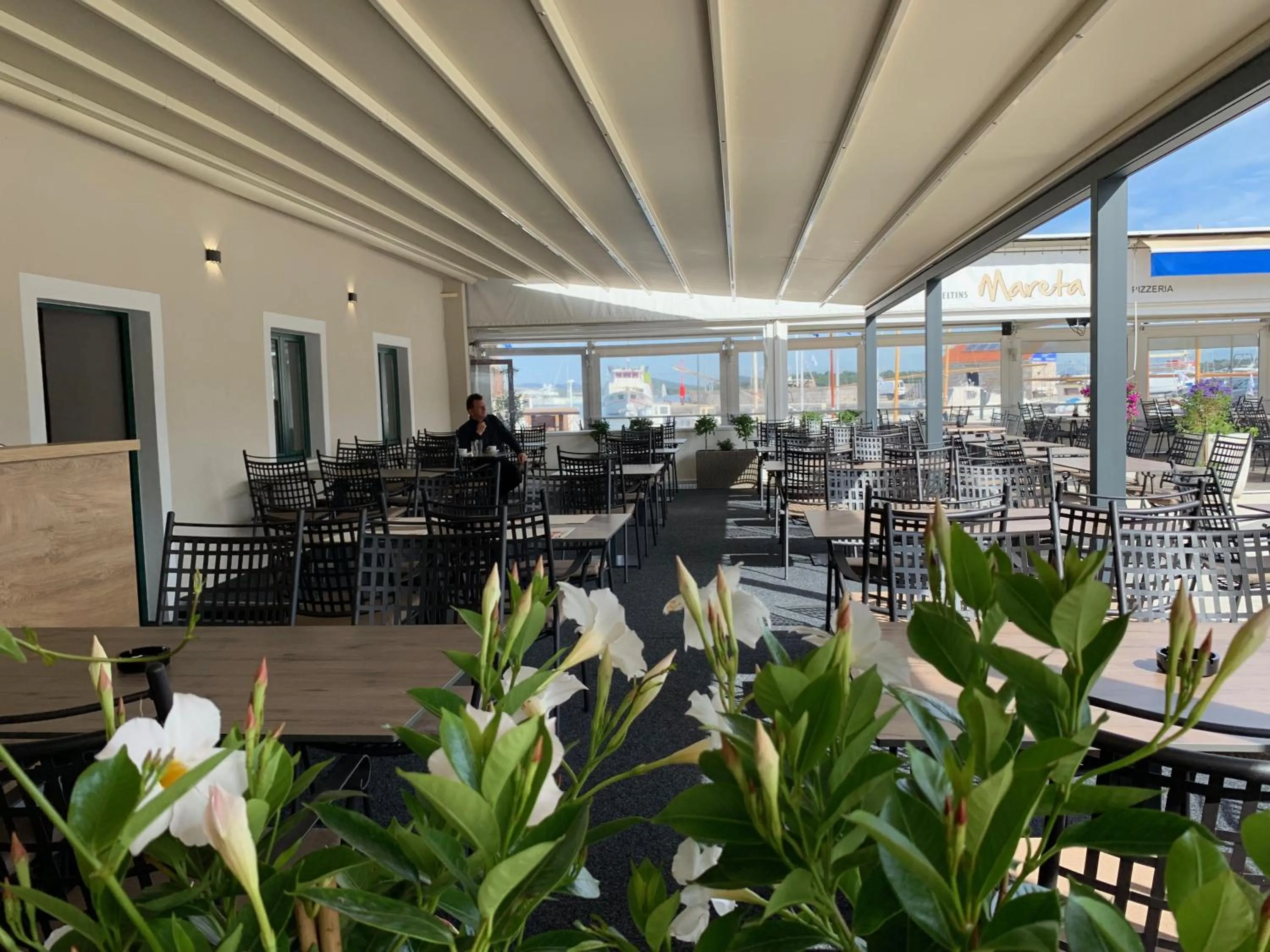 Restaurant/places to eat in Camp Rehut