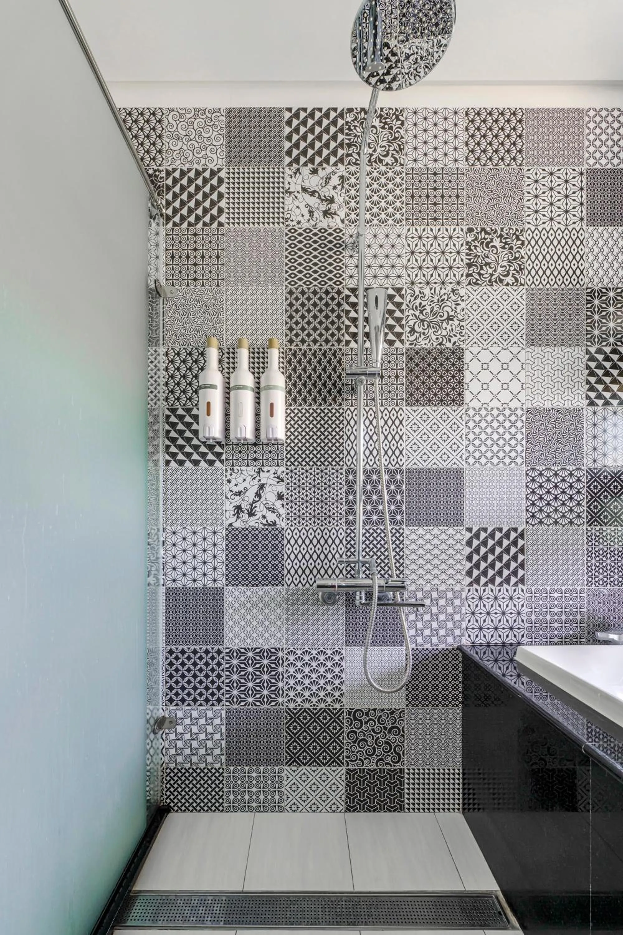 Shower in Han Yan Design Hotel