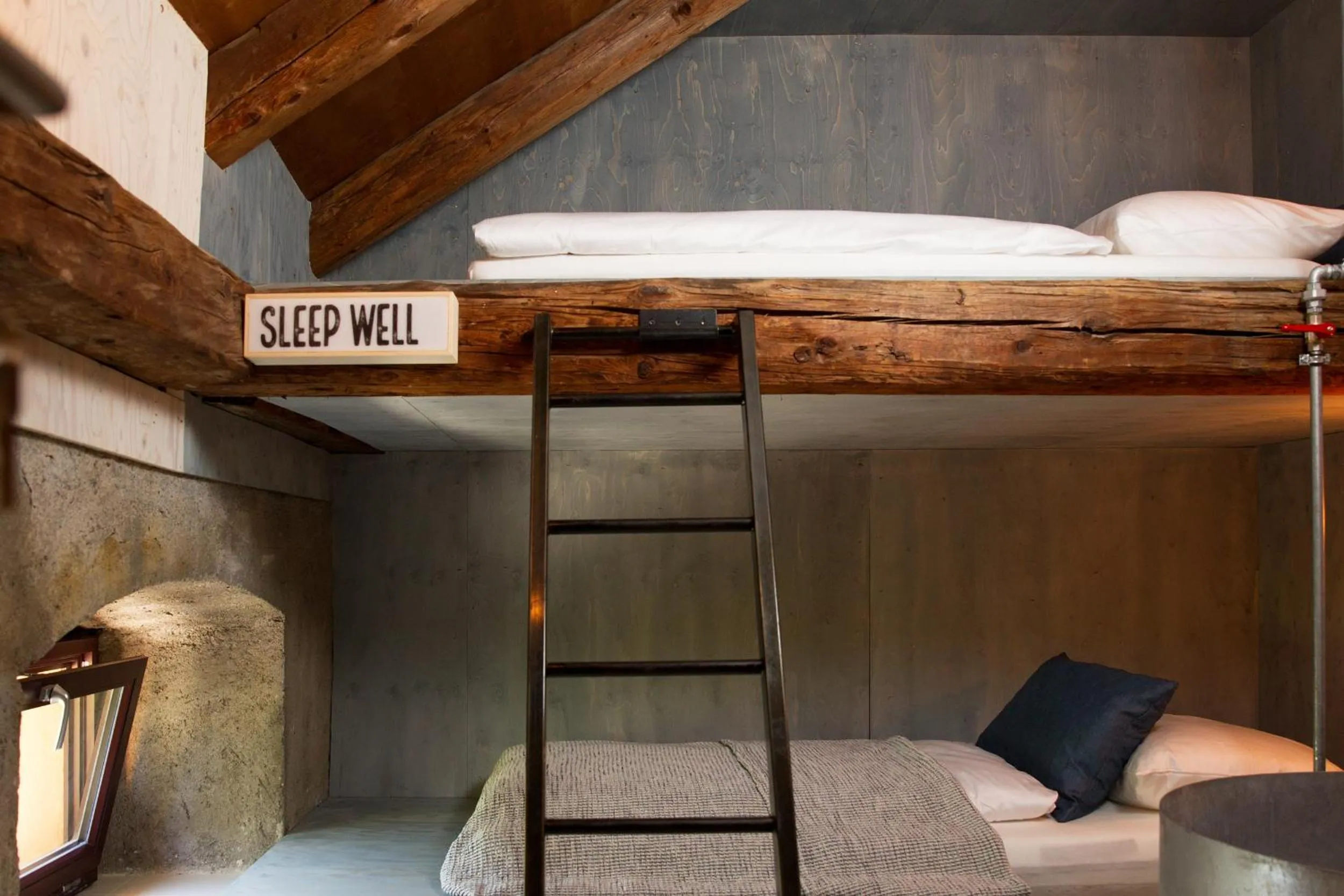 bunk bed, Bed in Alter Schlachthof