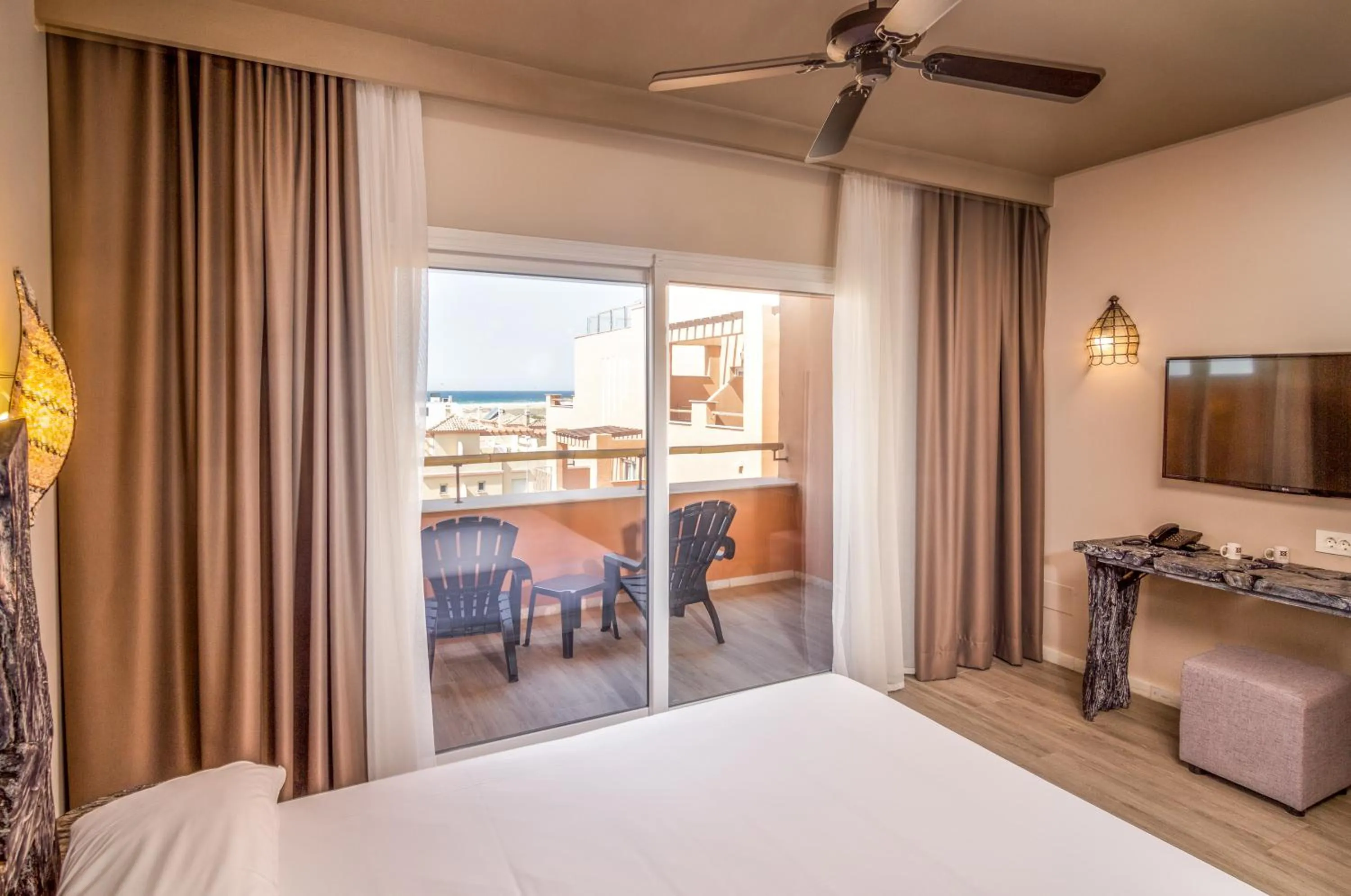 Balcony/Terrace, Bed in Tarifa Lances by QHotels