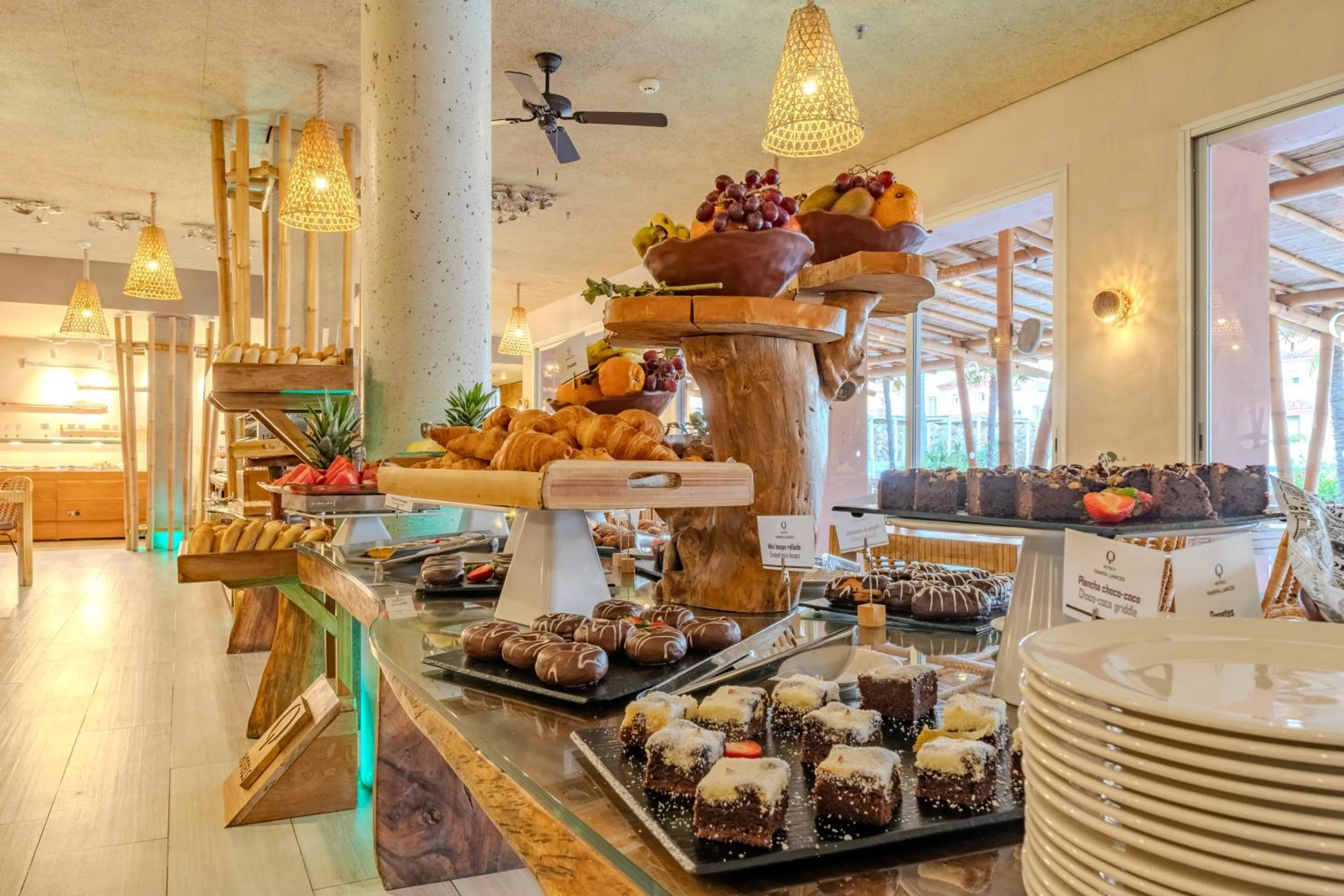 Buffet breakfast in Tarifa Lances by QHotels