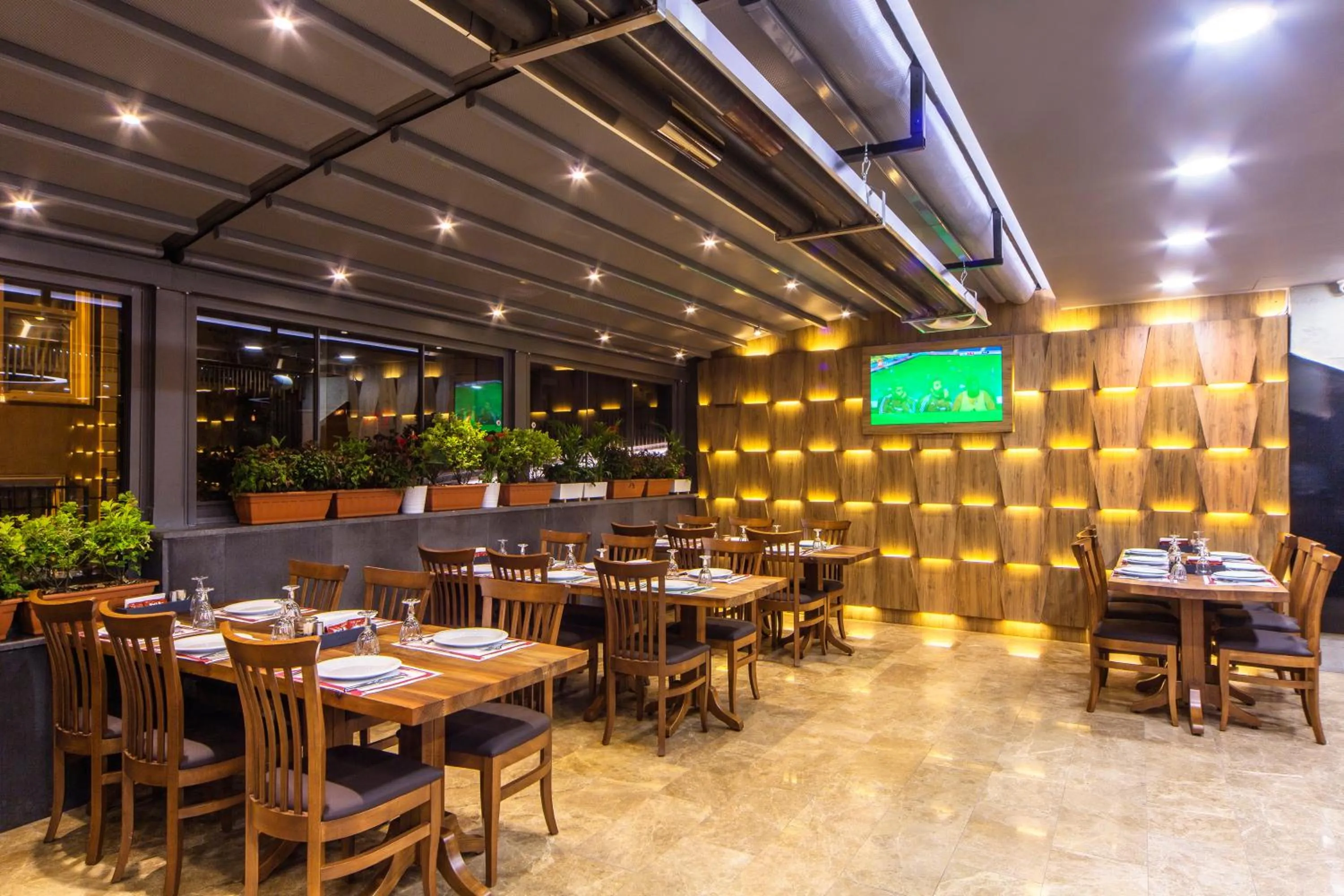 Restaurant/places to eat in The City Suites