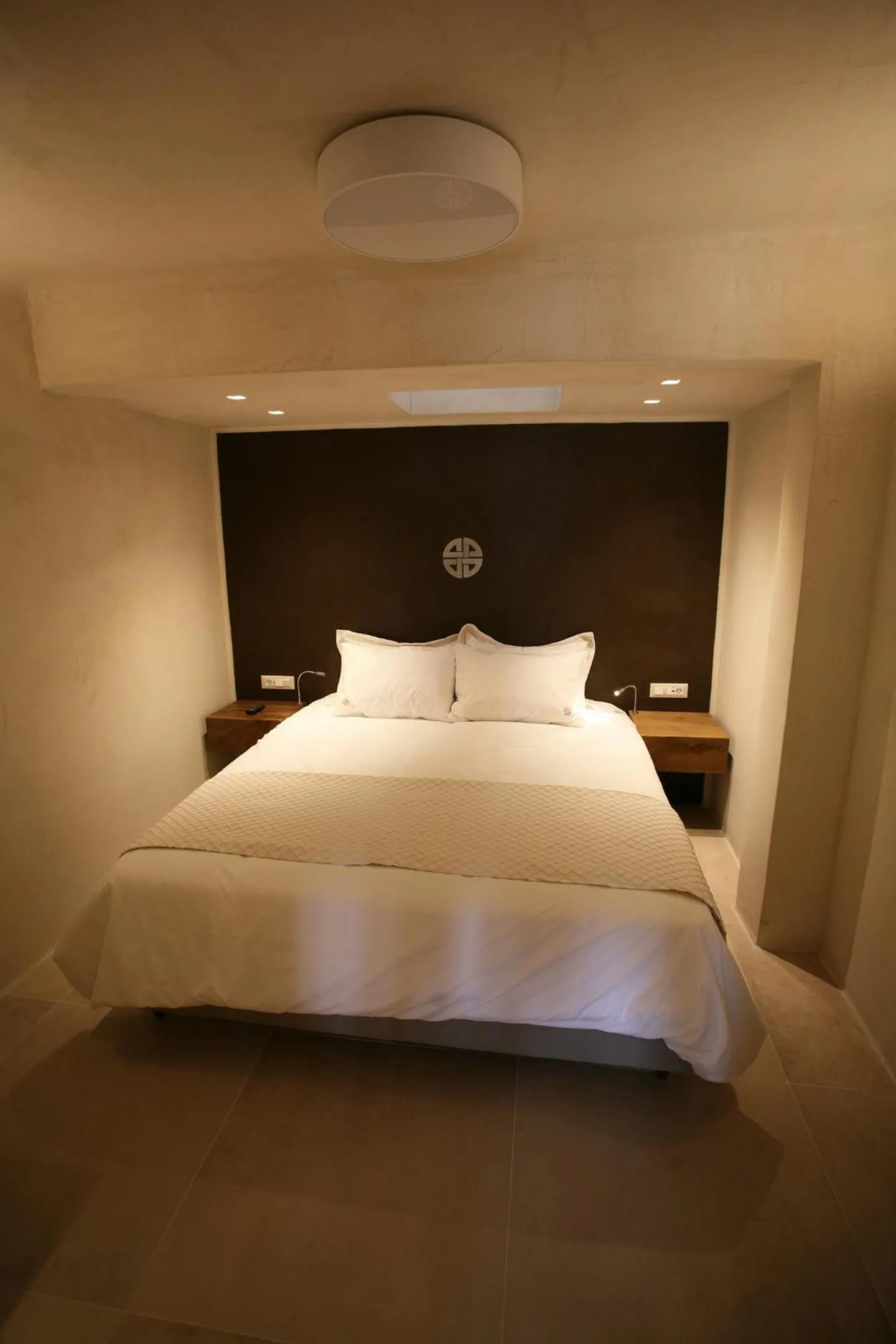 Property building, Bed in Atlantis Beach Residence