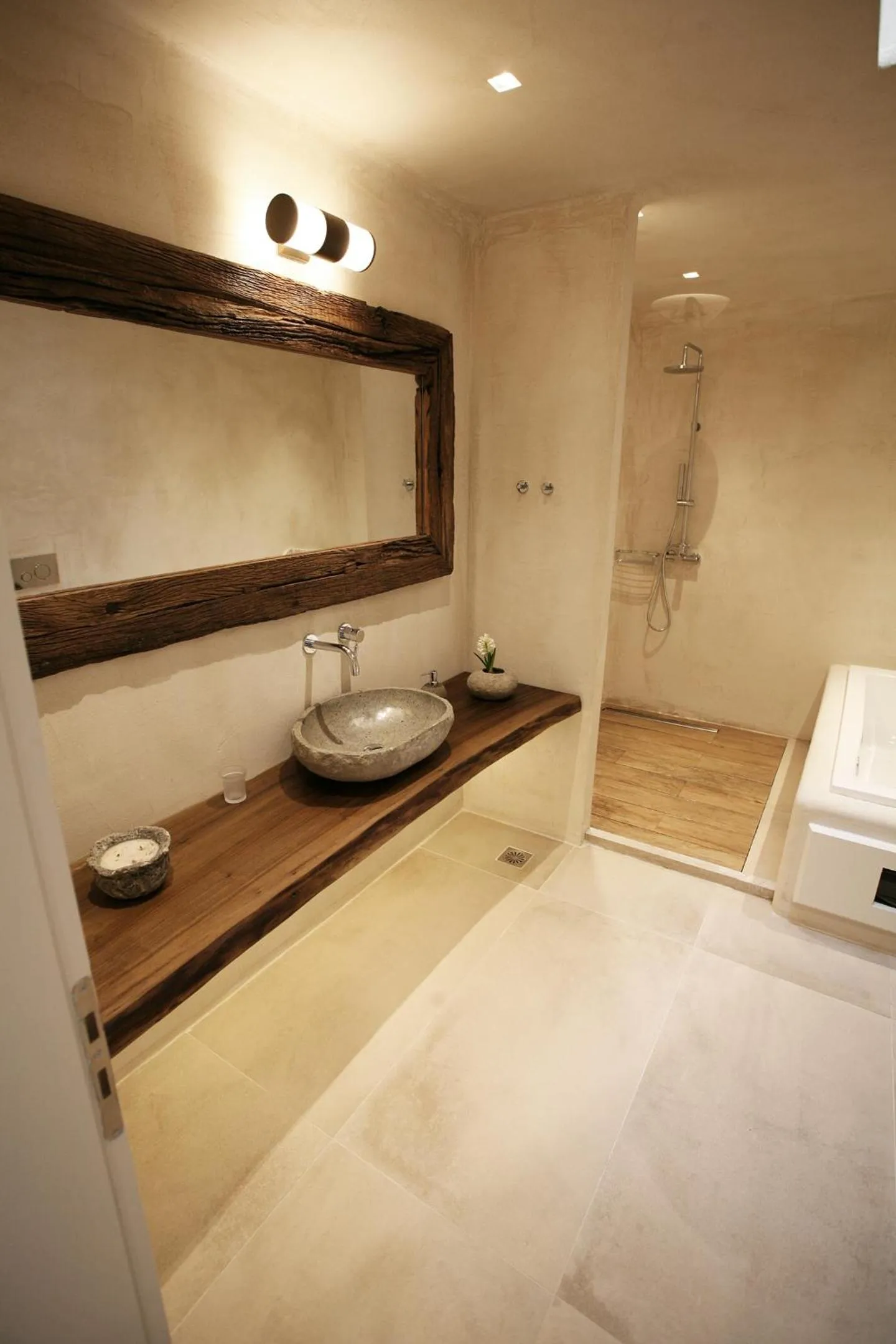 Shower in Atlantis Beach Residence