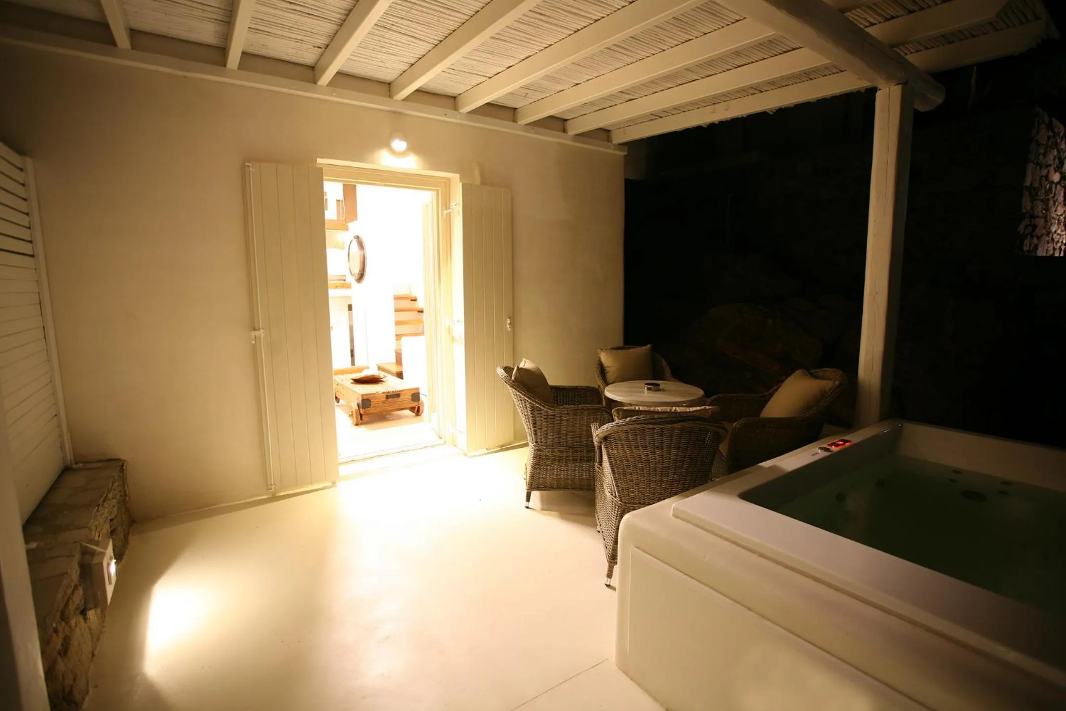 Property building, Bed in Atlantis Beach Residence