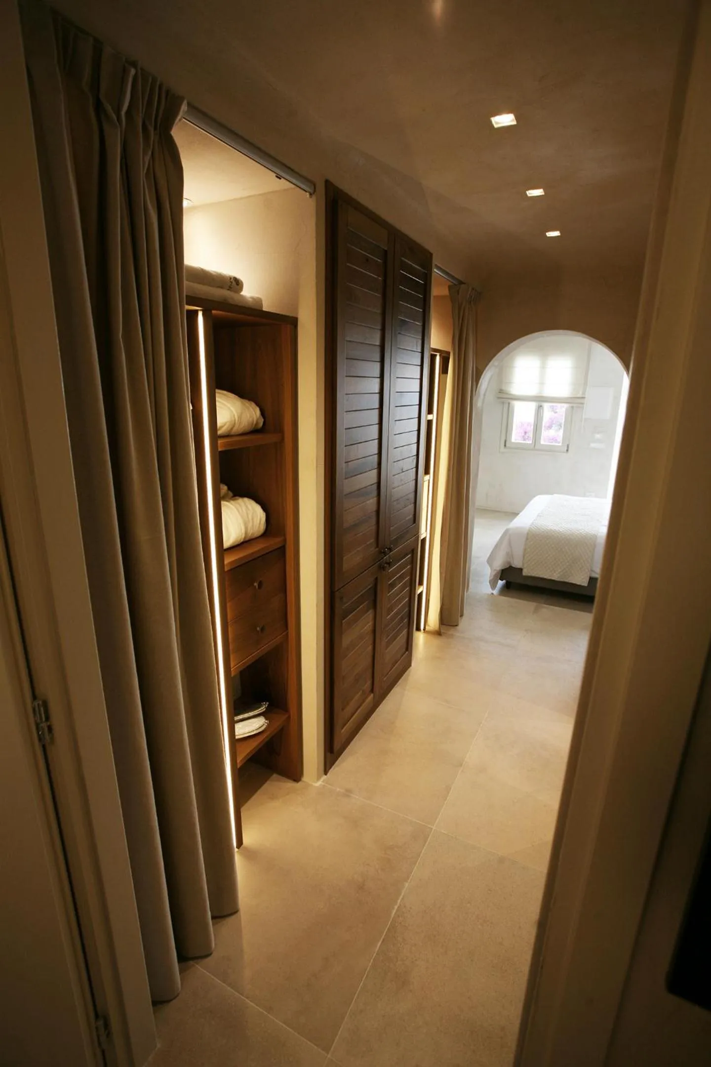 Toilet, Bed in Atlantis Beach Residence