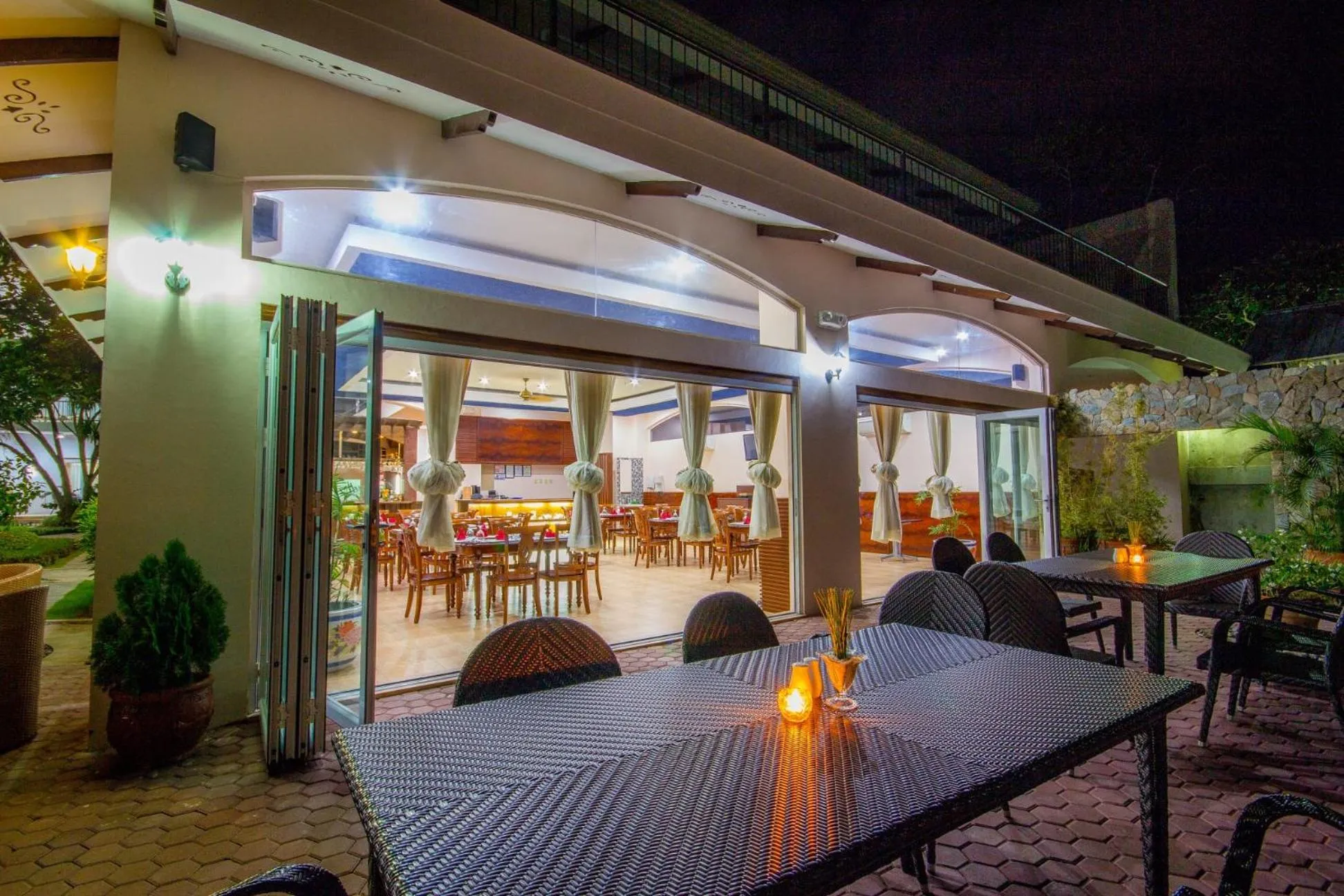 Restaurant/places to eat in Mactan Resort by 1521