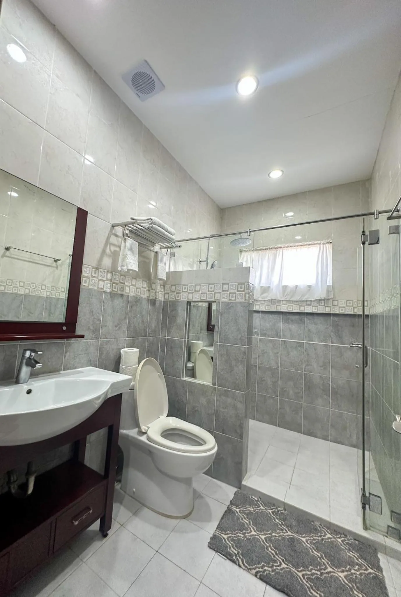 Shower in Mactan Resort by 1521