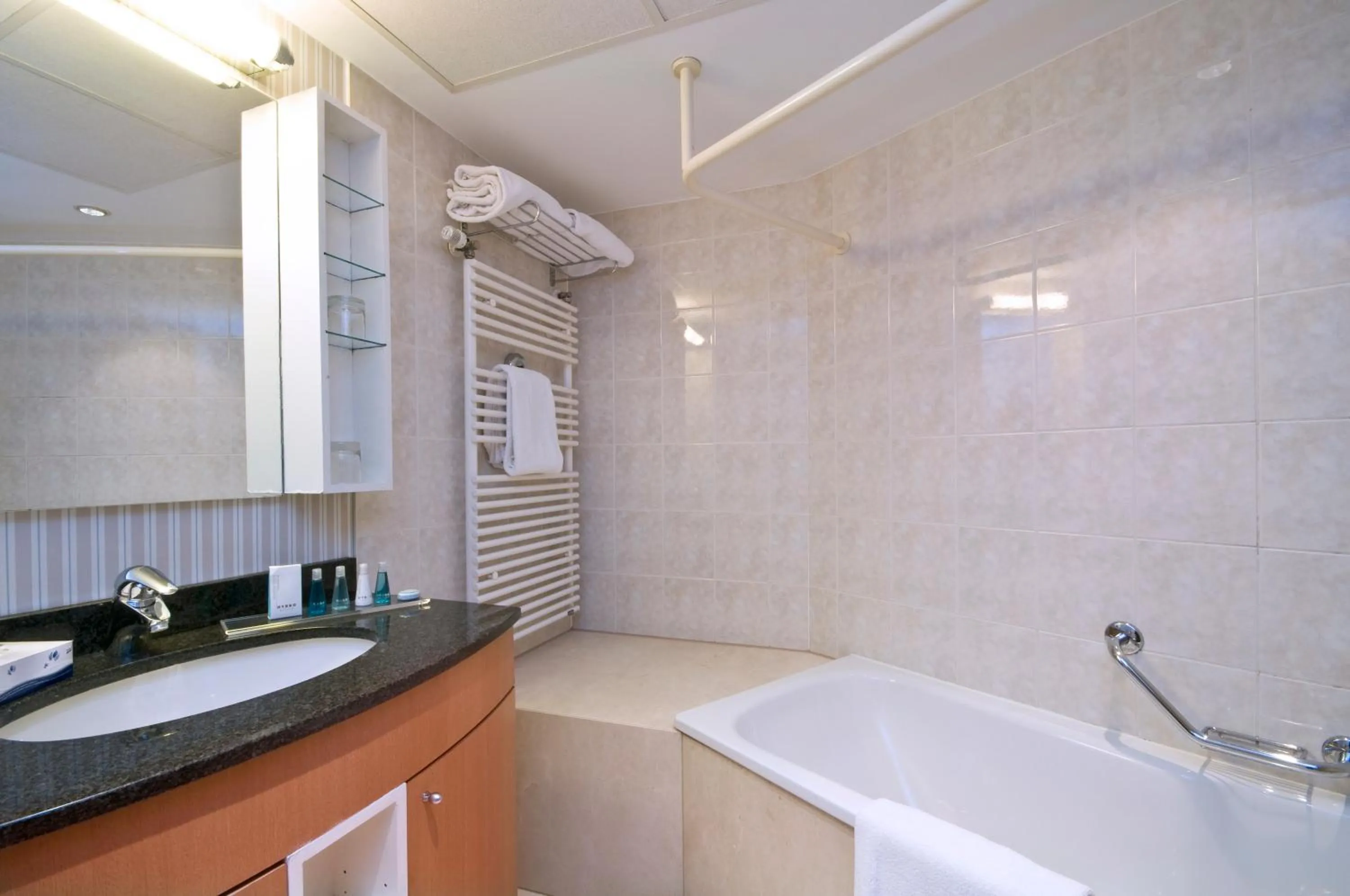 Bathroom in B-aparthotel Ambiorix