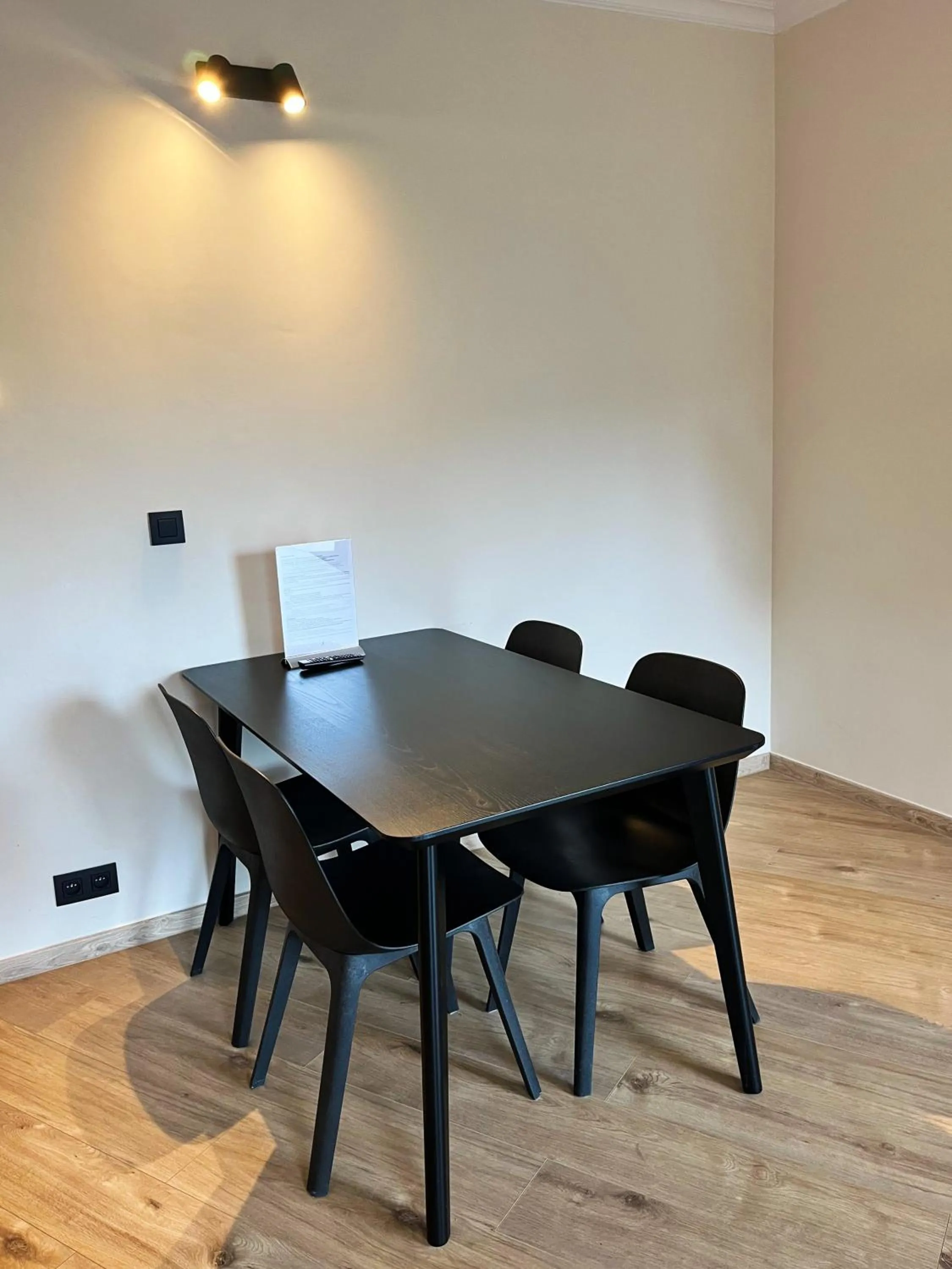 Dining area in B-aparthotel Ambiorix