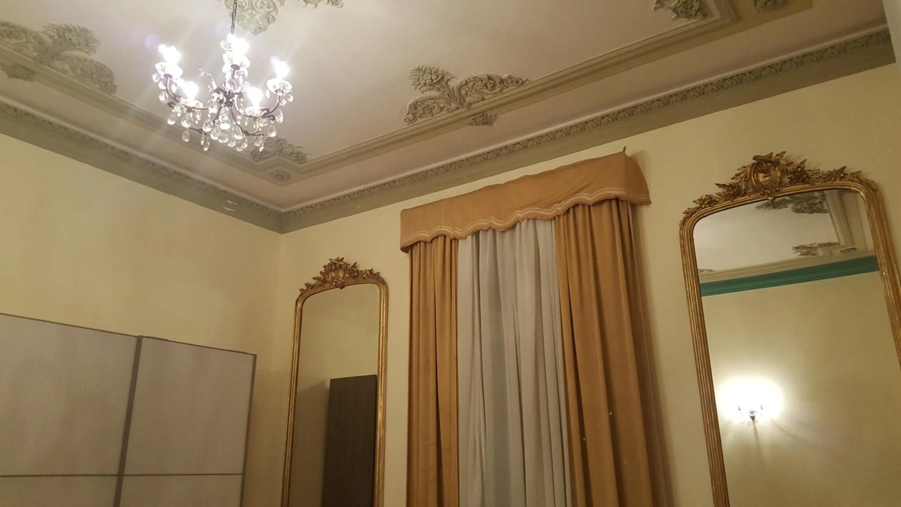 Decorative detail in Garden Suite