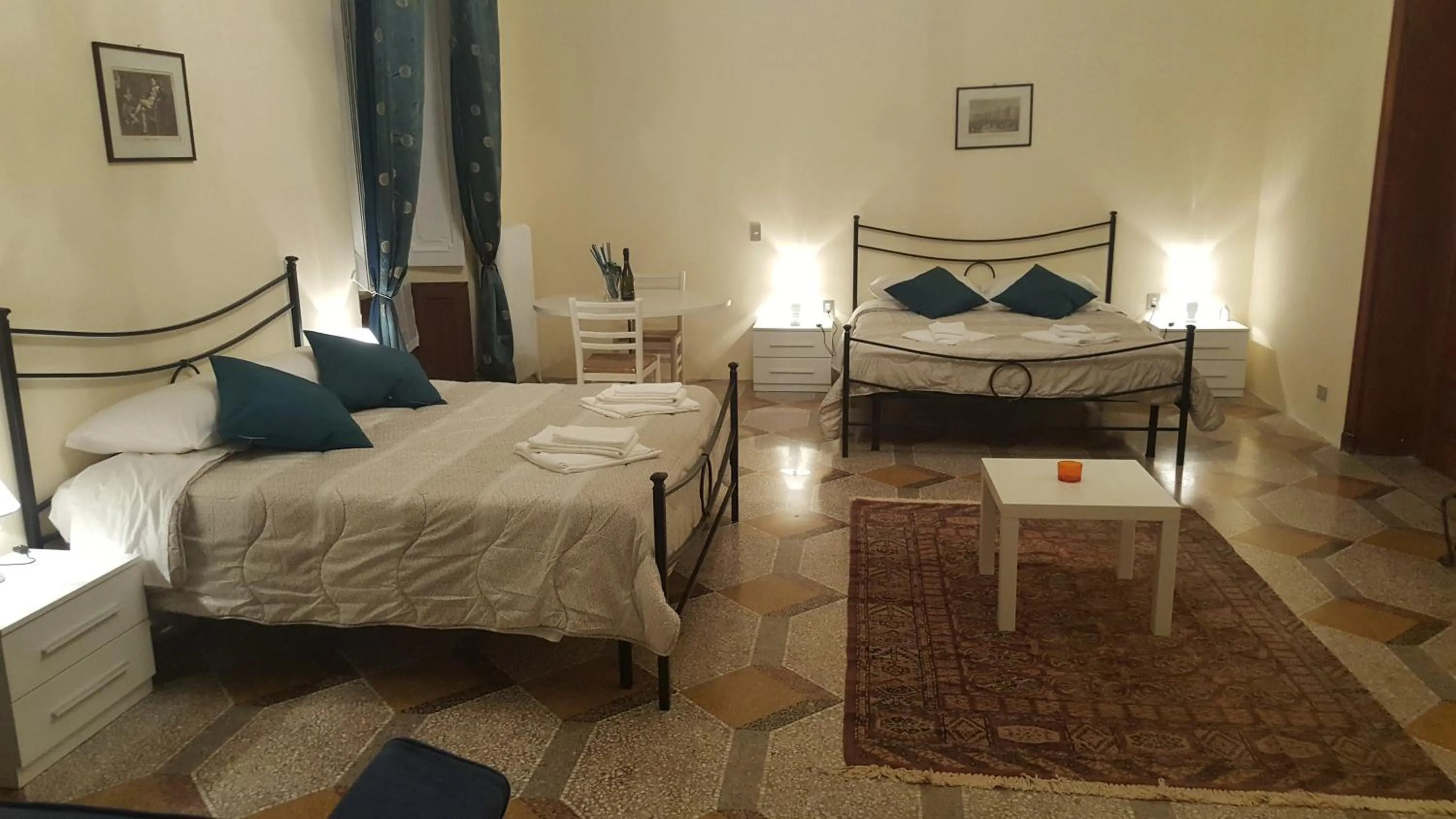 Photo of the whole room, Bed in Garden Suite