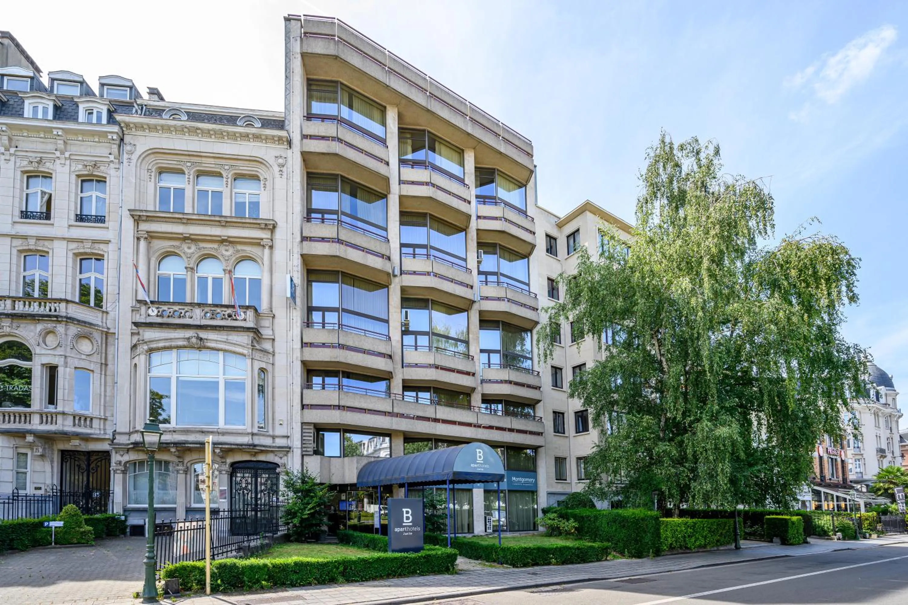 Property building in B-aparthotel Montgomery