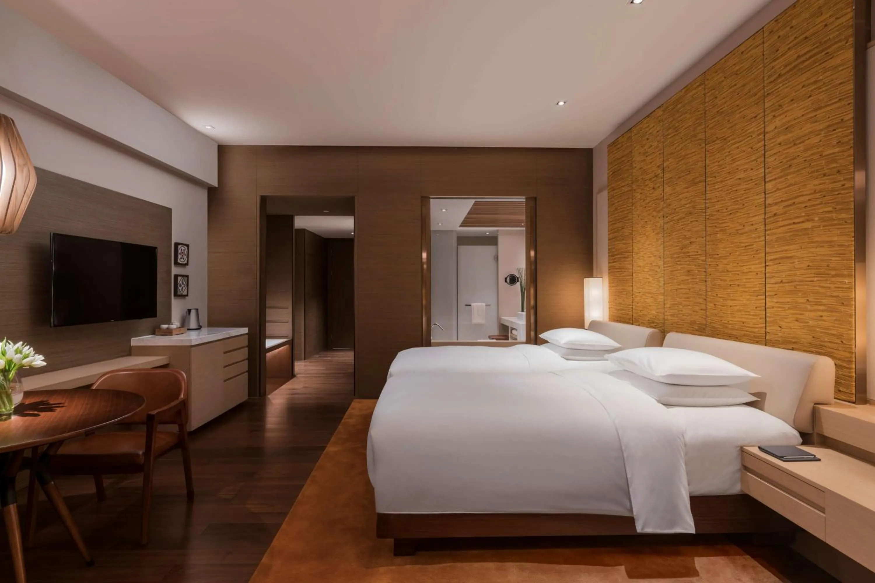 Photo of the whole room, Bed in Hyatt Regency Xiamen Wuyuanwan