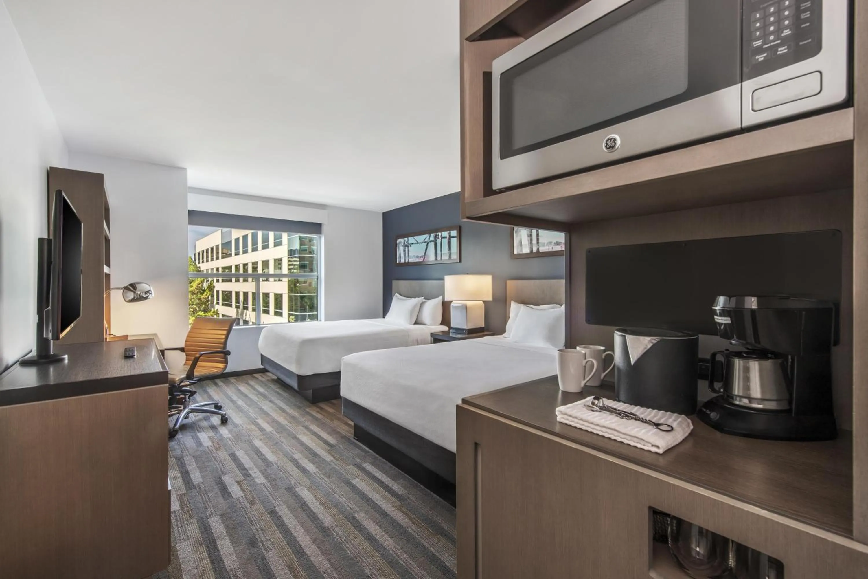 Bed in Hyatt House Irvine/John Wayne Airport